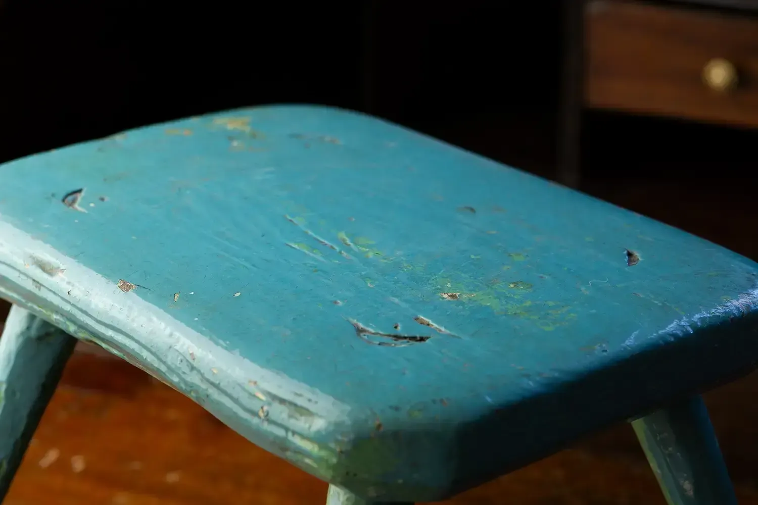 Late 19th–Early 20th Century Antique Milking Stool – Naïve Rustic Form In Blue photo Furniture