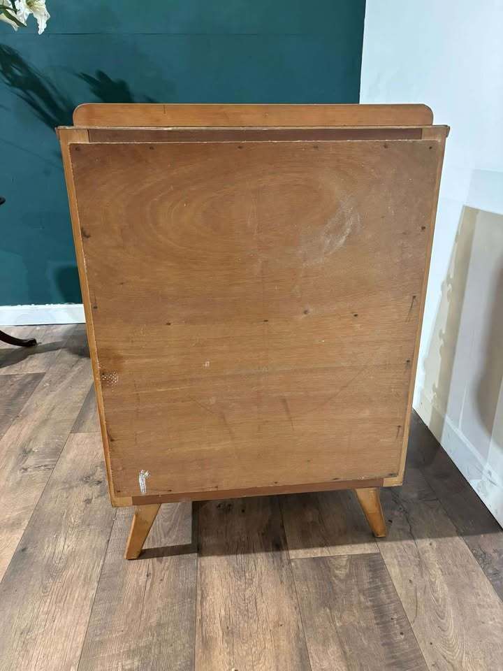 photo vintage Mid Century Four Drawer Chest