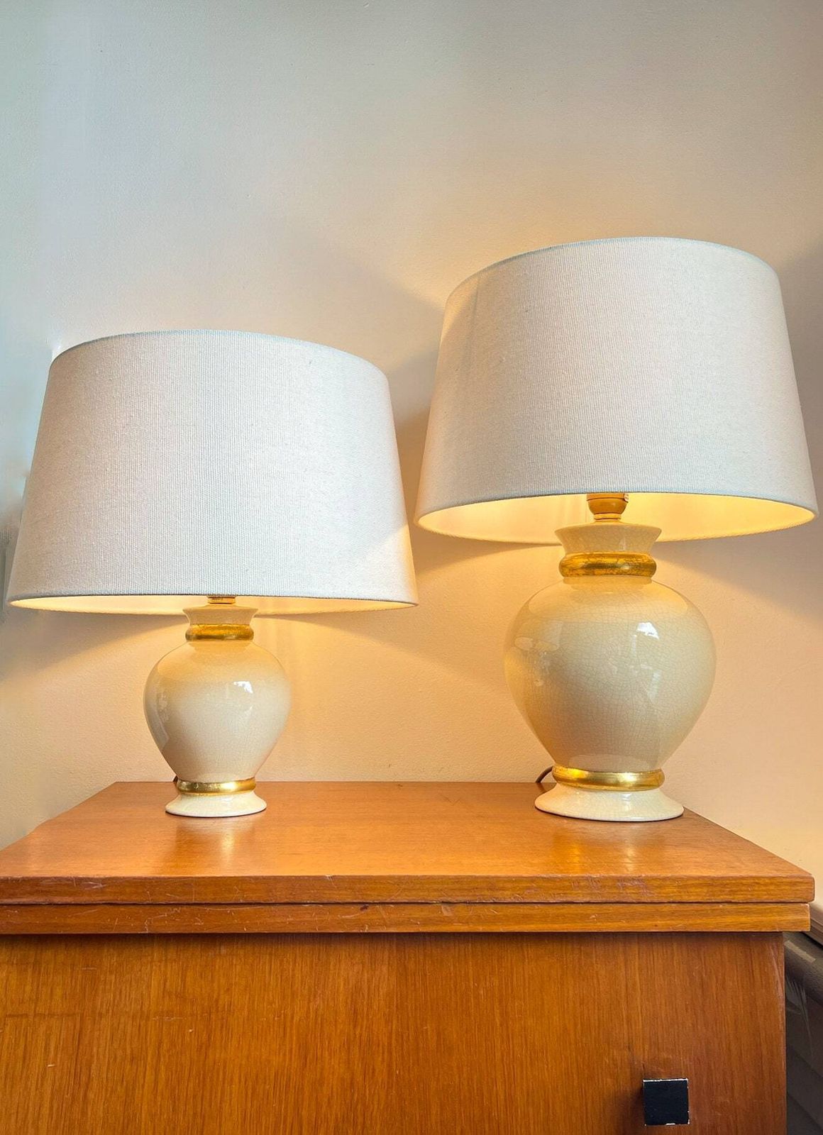 Vintage 'Maison Le Dauphin' – Set Of 2 Table Lamps – Ceramic Crackle Ivory / Gold – French Design
