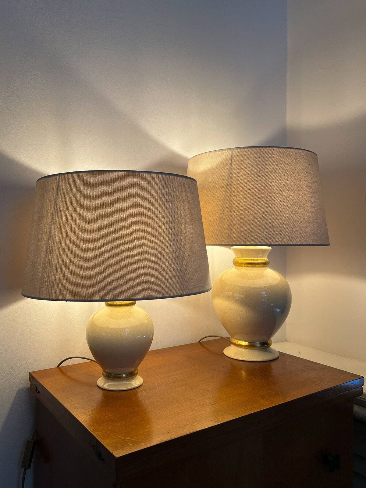 Vintage 'Maison Le Dauphin' – Set Of 2 Table Lamps – Ceramic Crackle Ivory / Gold – French Design photo vinterior
