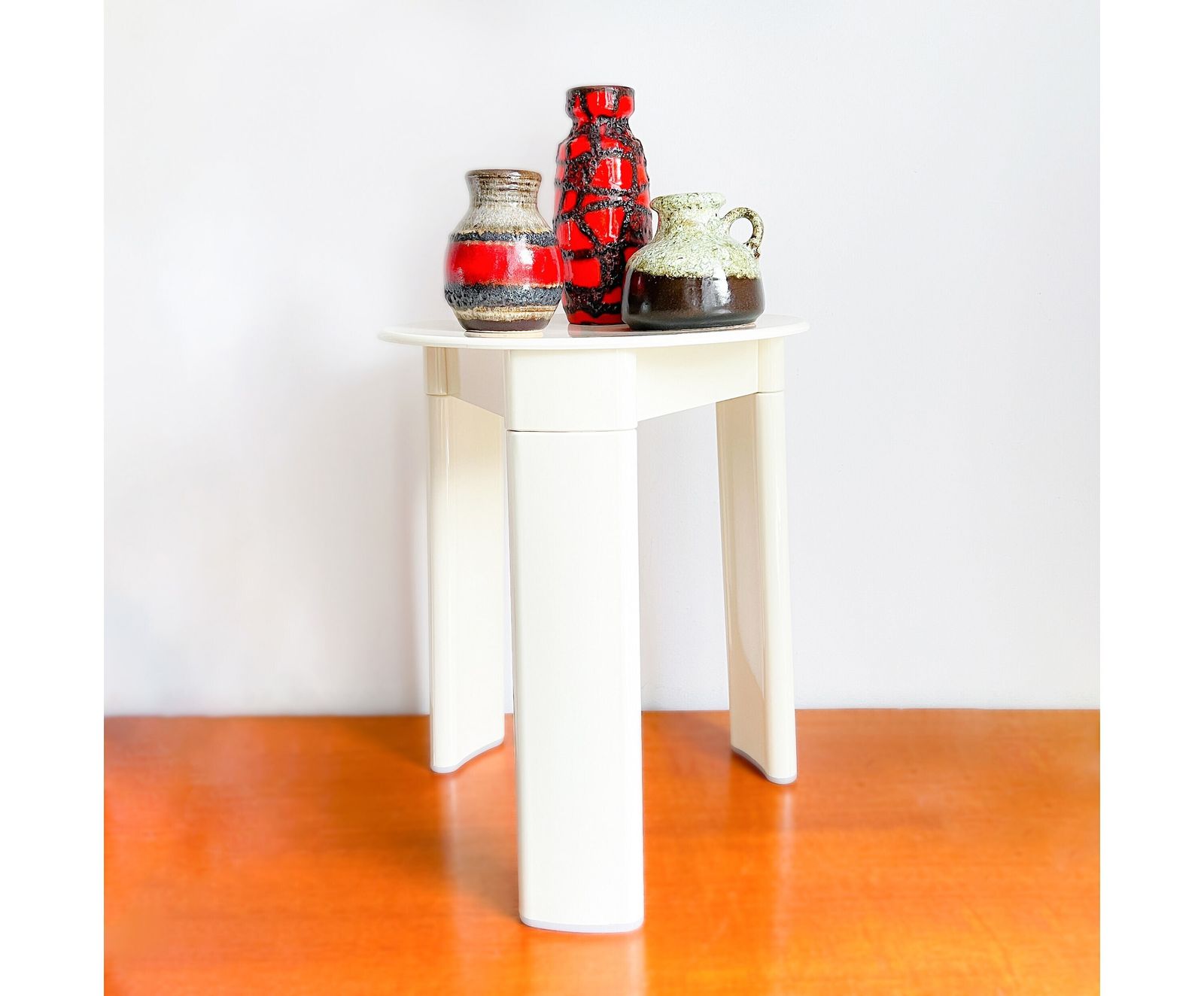 Vintage 'Gedy Italy' Kruk – Jaren 70 – Ontwerp Van Olaf Von Bohr – Wit – Trio – Driepoot