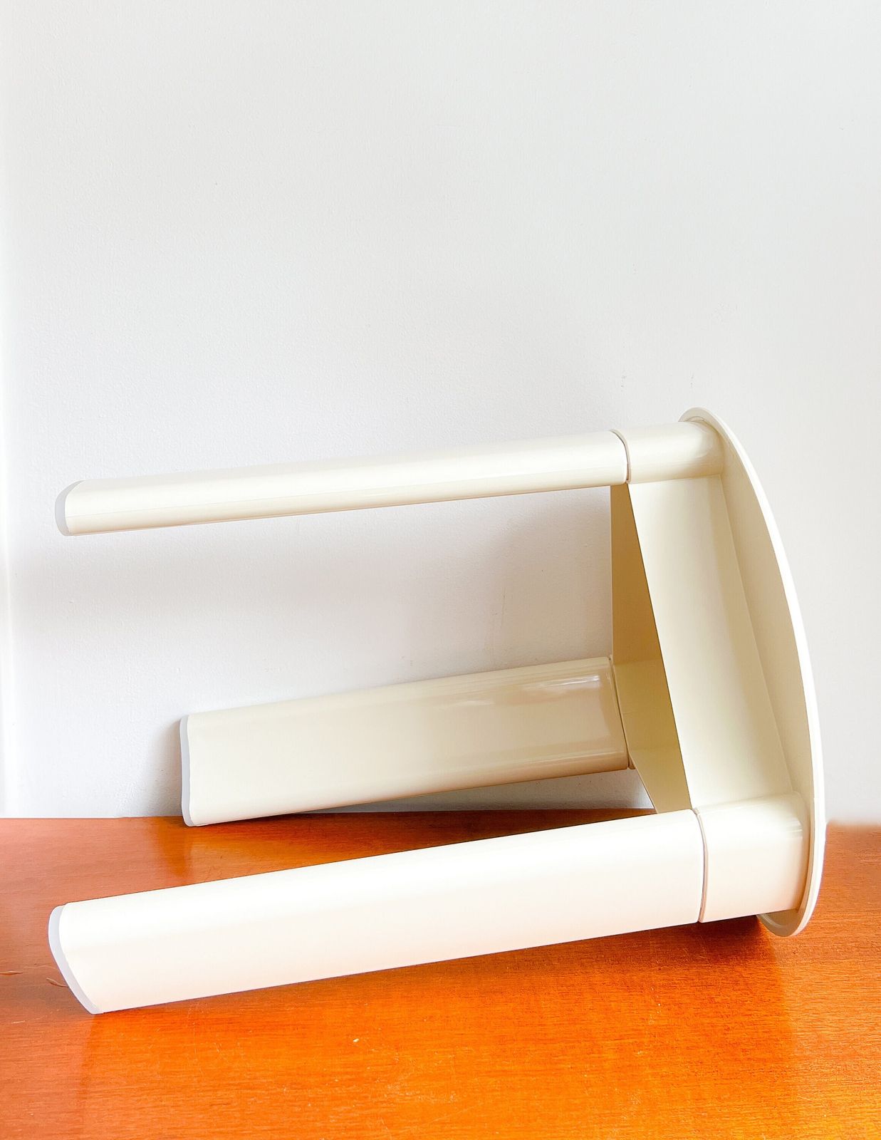 Vintage 'Gedy Italy' Kruk – Jaren 70 – Ontwerp Van Olaf Von Bohr – Wit – Trio – Driepoot photo vintage