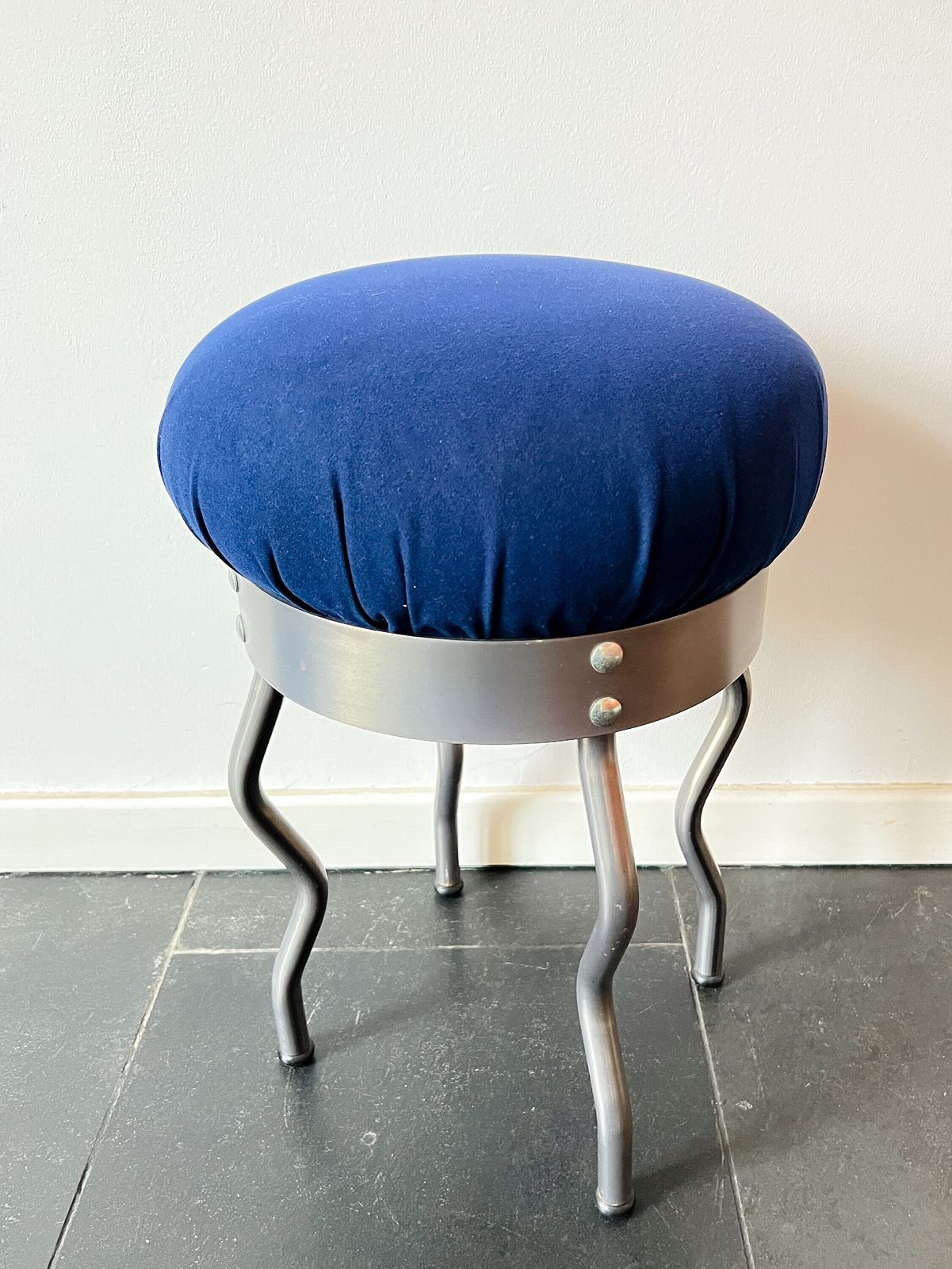 Vintage Ikea Kruk 'Uri', Ontworpen Door Per Ivar Ledang – 1995 – Grijs, Blauw – Memphis Milano Stijl photo Meubels