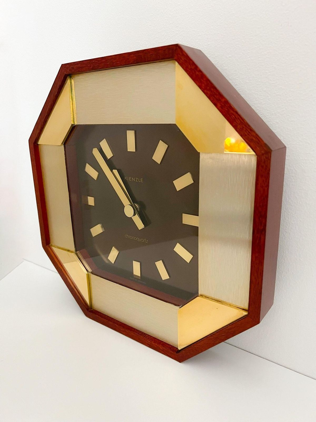 Verzamelobject – Kienzle Chronoquartz Wandklok – Hout (Teak) – Messing photo for sale