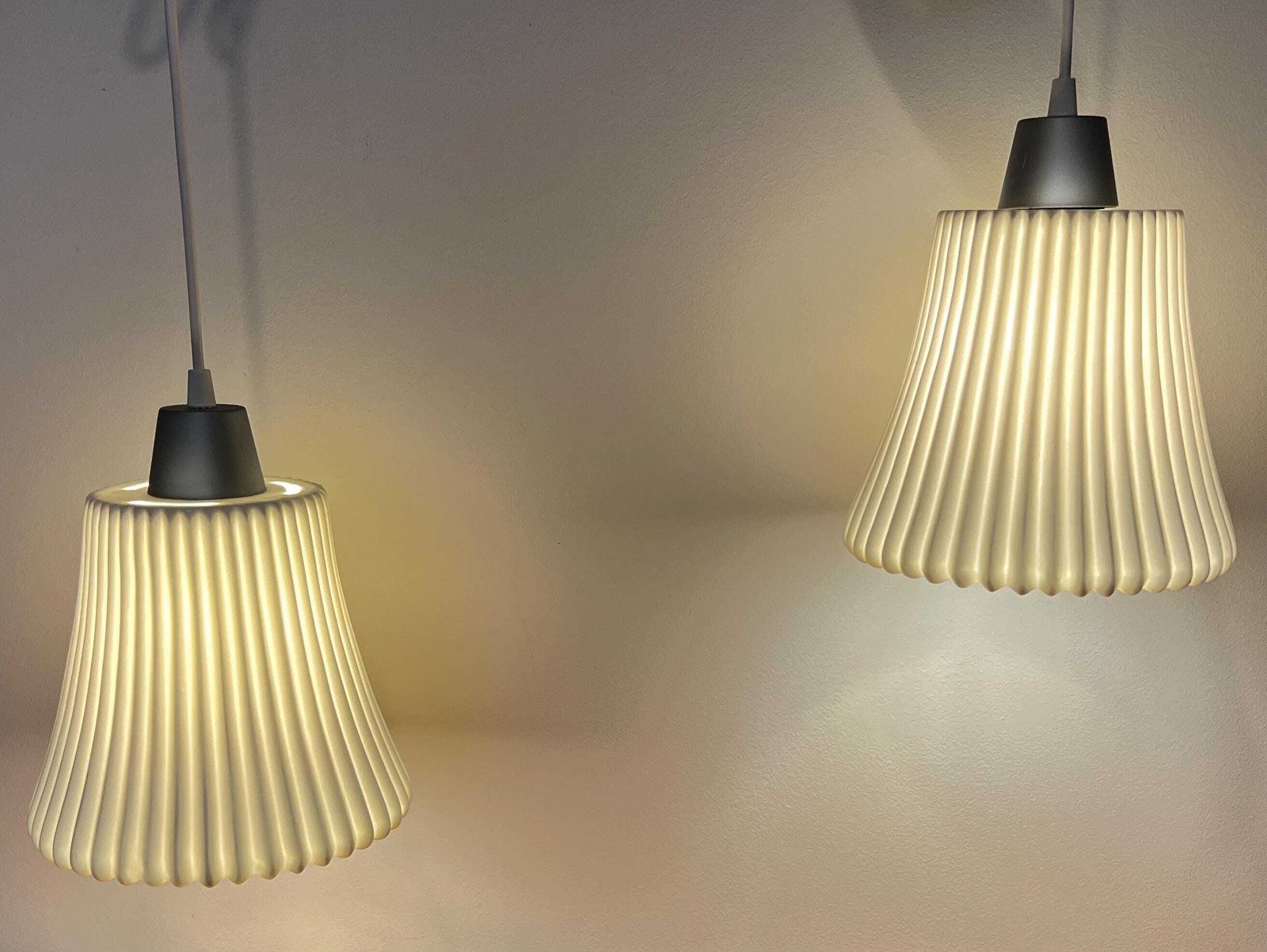 Zeldzame Vintage Ikea 'Bista' Geplooide Plafondlamp | Jaren 80/90 | Porselein | Uitstekende Staat photo vintage