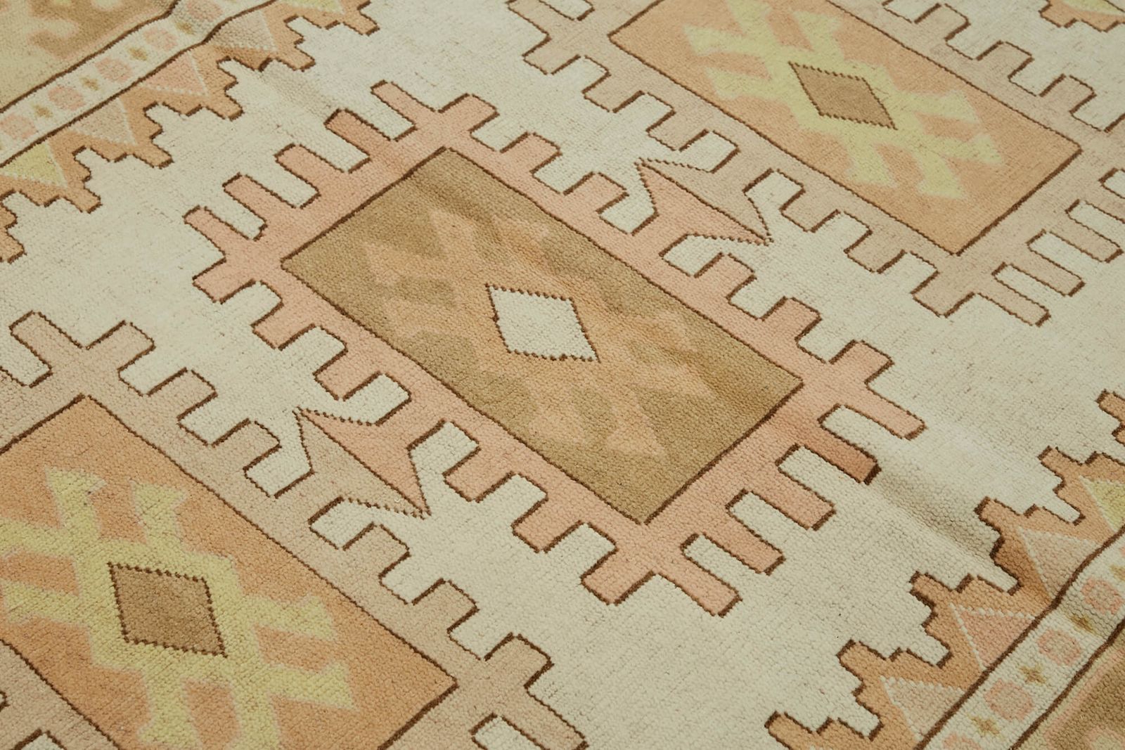 Handmade Vintage Beige Anatolian Rug 139 Cm X 166 Cm photo 402.0