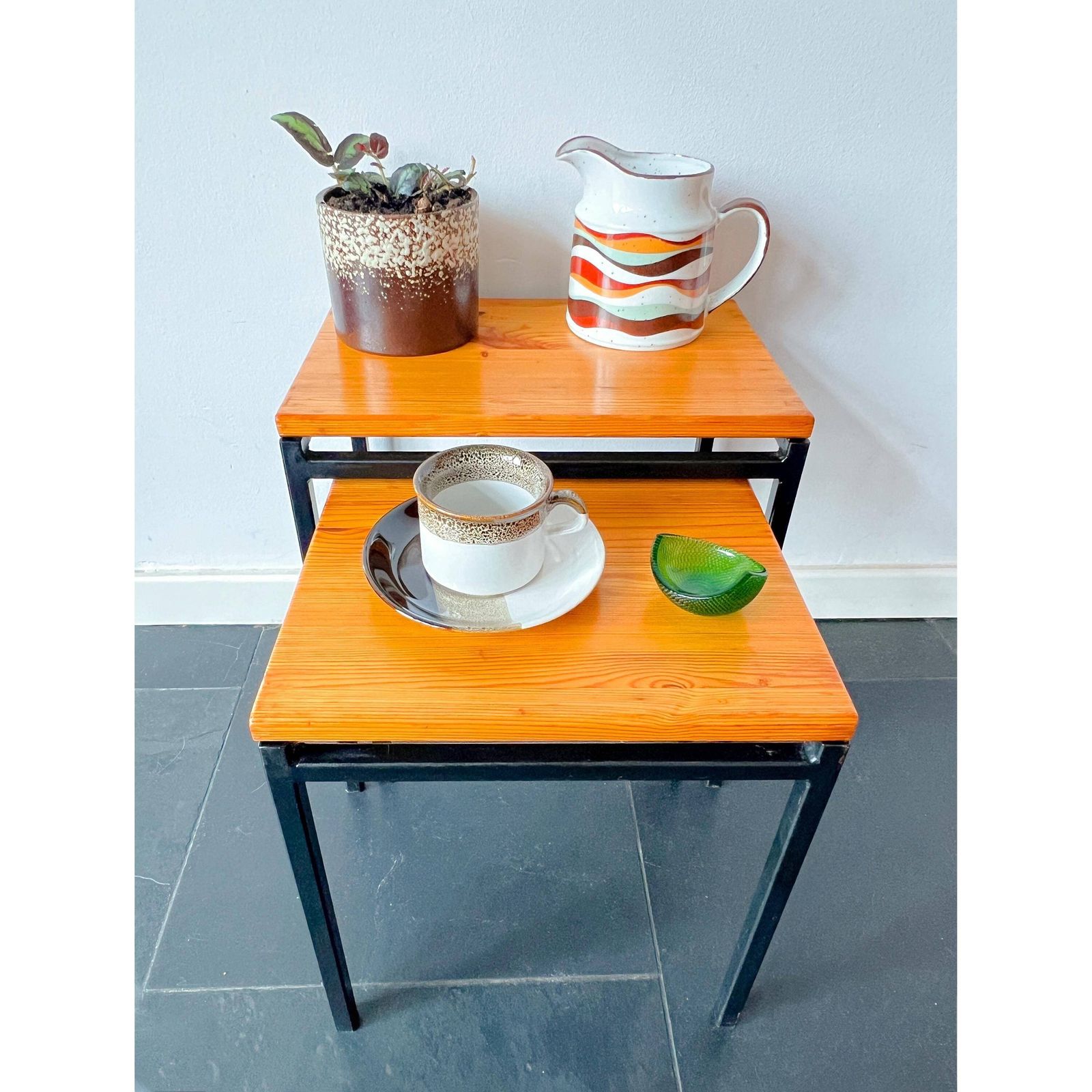 Vintage Bijzettafels / Nesttafels   Hout, Metaal   Mid Century   Mimi Set   Pastoe   Dutch Design   Cees Braakman