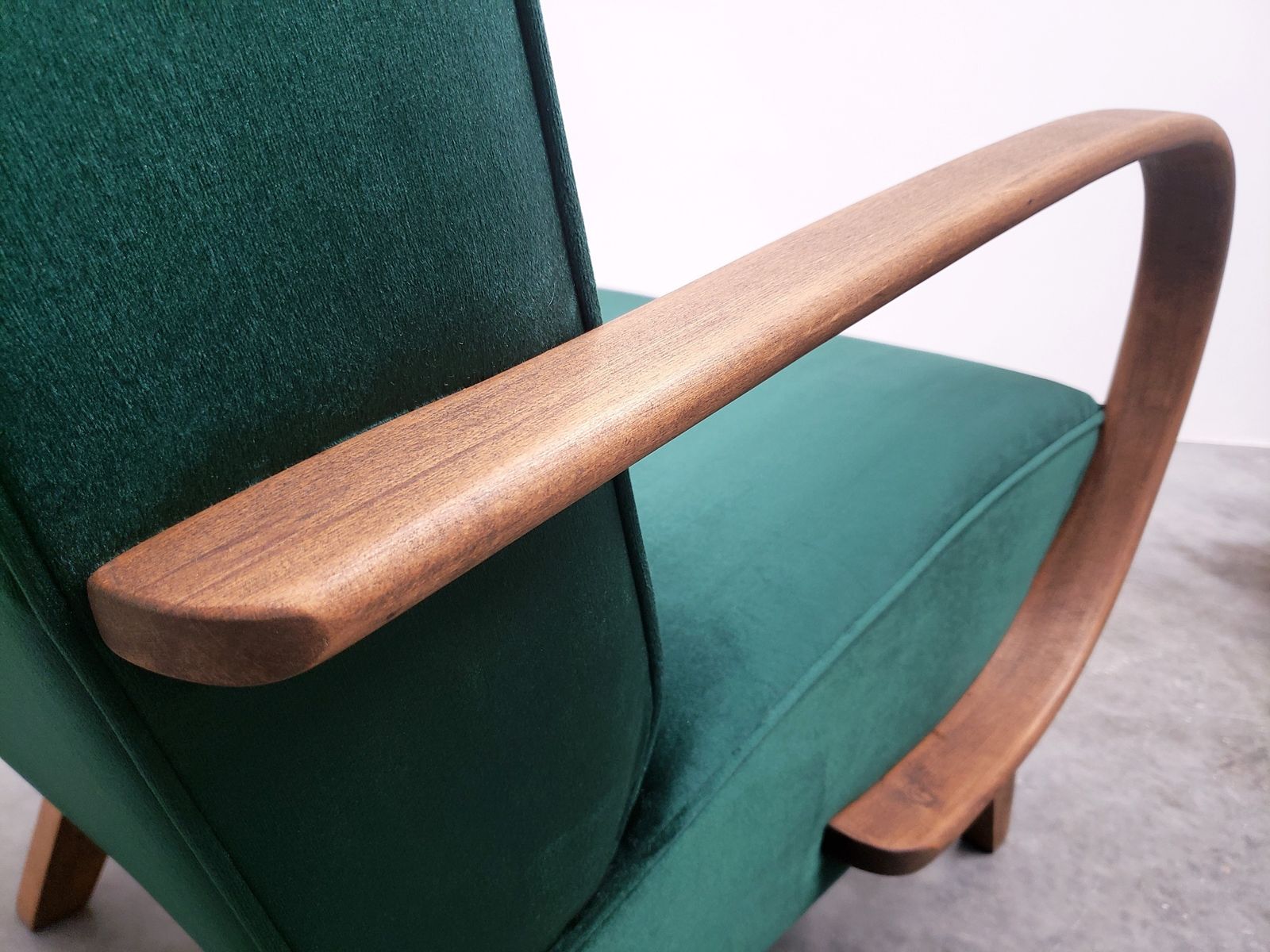 1930 Jindrich Halabala Bentwood Armchair In Luxury Green Velvet photo vinterior