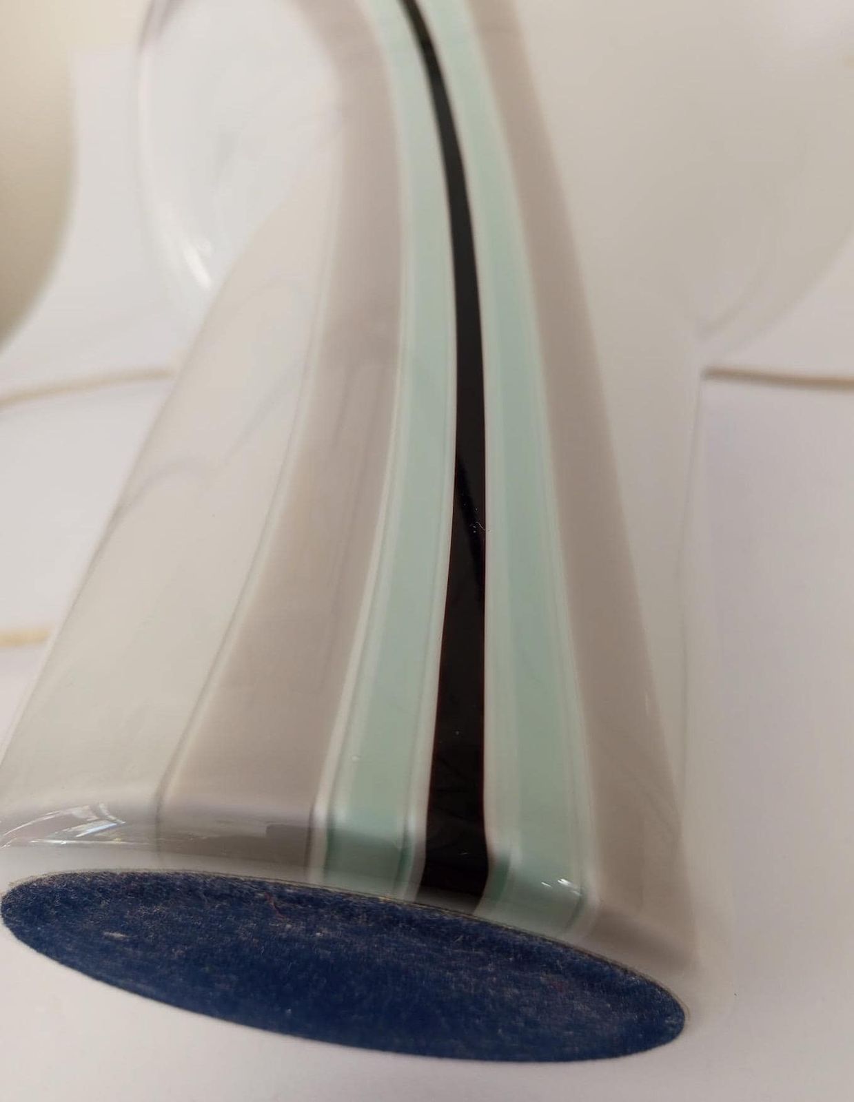 photo furniture Pair Of Calla Veart Table Lamps In White Murano Glass With Vintage 80s Lampshade Bands