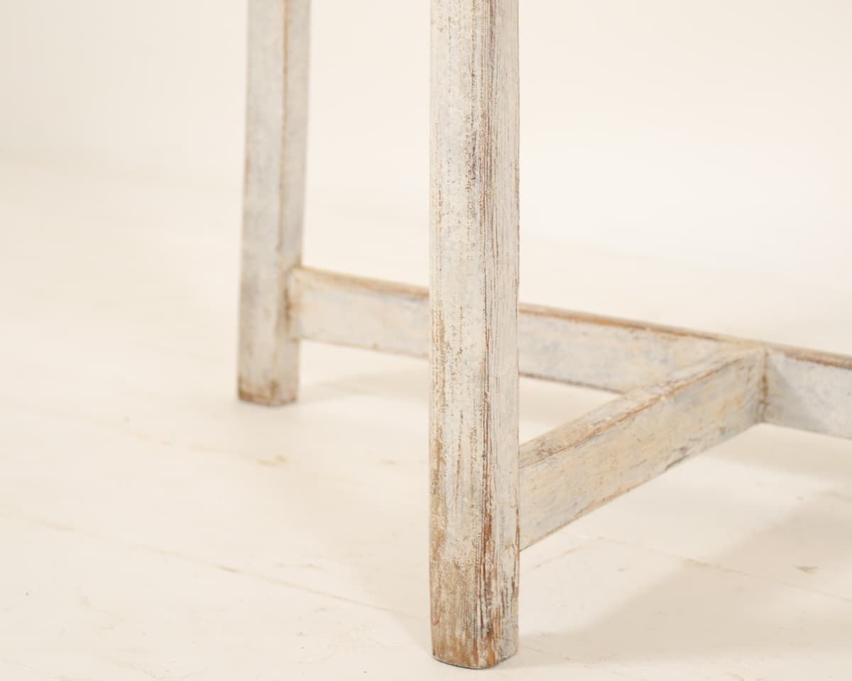 photo vinterior Pair Of Swedish Demi Lunes With Drawers
