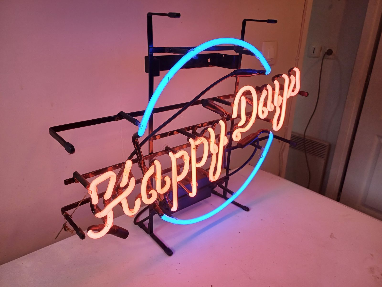 Vintage USA "Happy Days" Neon Sign photo buy