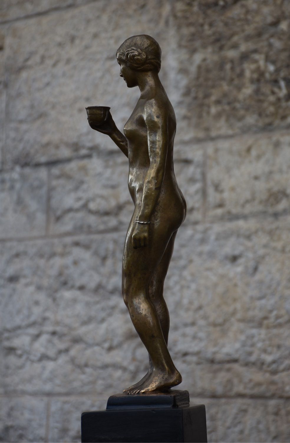 photo furniture Yvonne Serruys, Woman With A Goblet / The Goddess Hebe (Circa 1912)