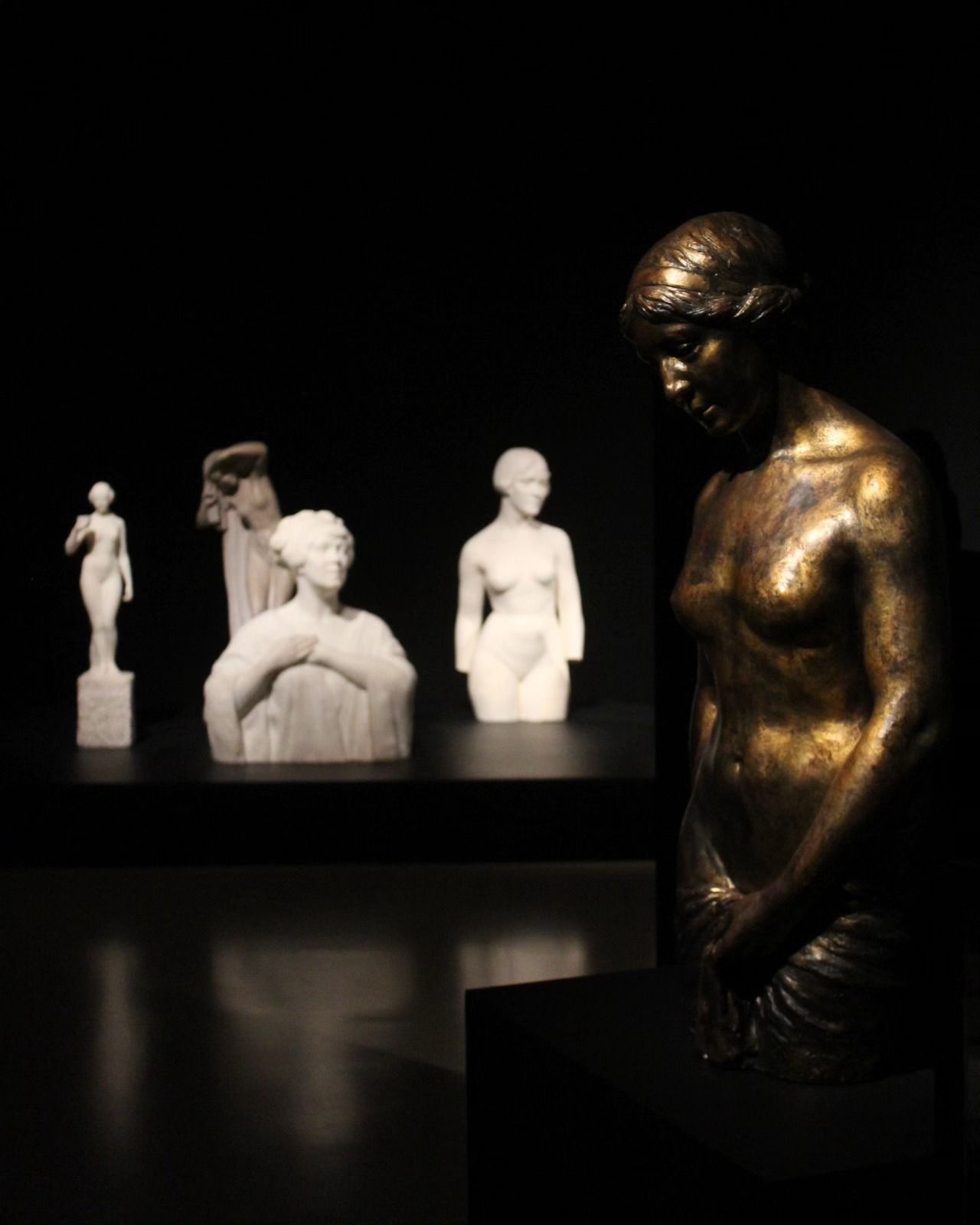 photo vinterior Yvonne Serruys, Woman With A Goblet / The Goddess Hebe (Circa 1912)