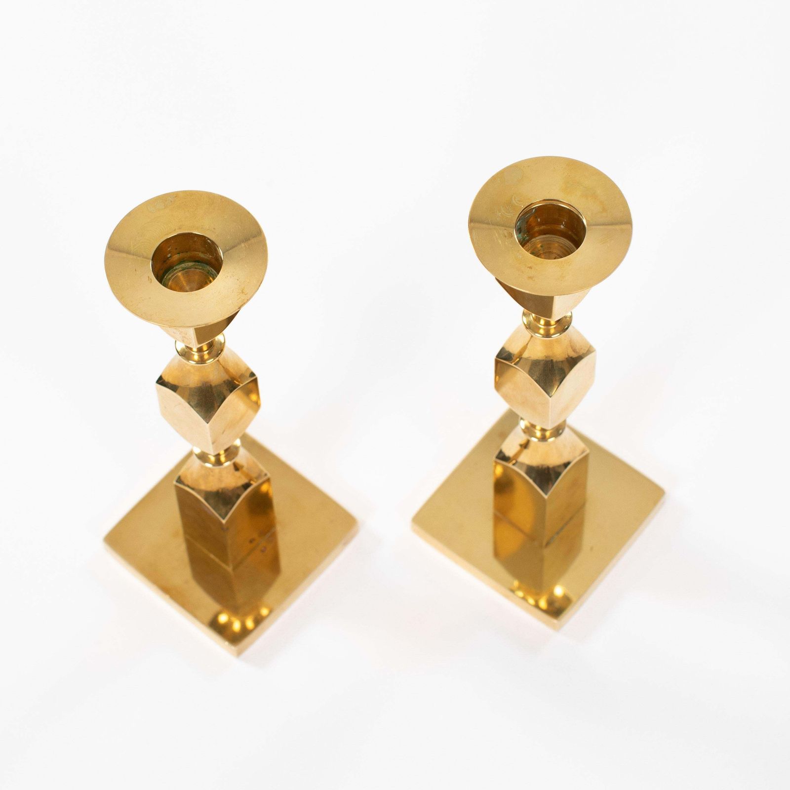 Pair Of Modern, Heavy Brass Candlesticks By Bernt Karlsson By Gusum 1980, Signed photo vinterior