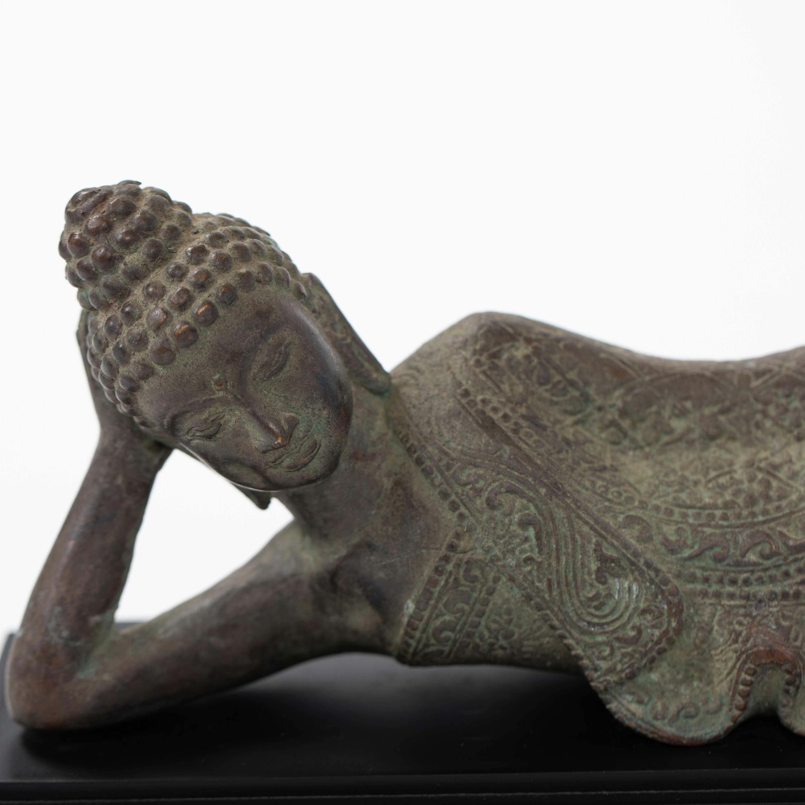 photo vinterior Asian Figural Bronze Table Lamp Of A Lying Buddha With Green Shade Myanmar 1920s