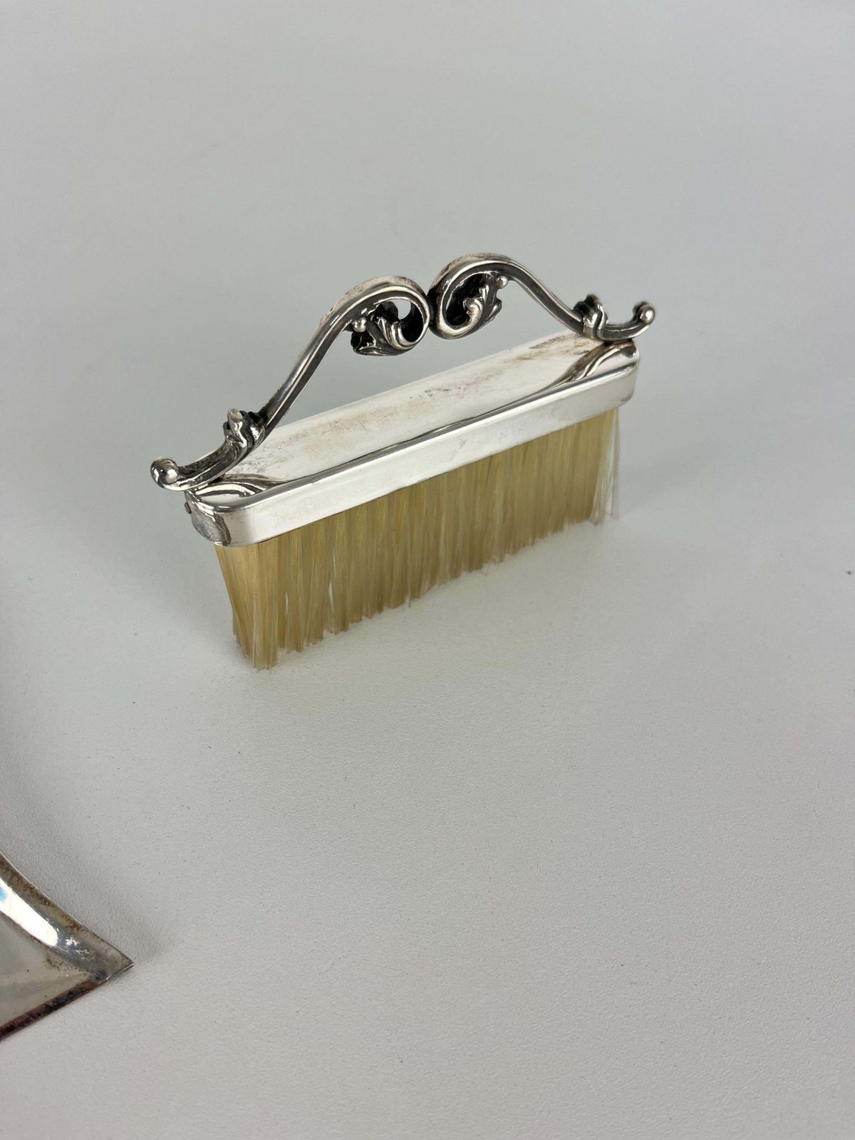 photo furniture 800 Silver Crumb Collector And Brush, Made In Italy, 1980s
