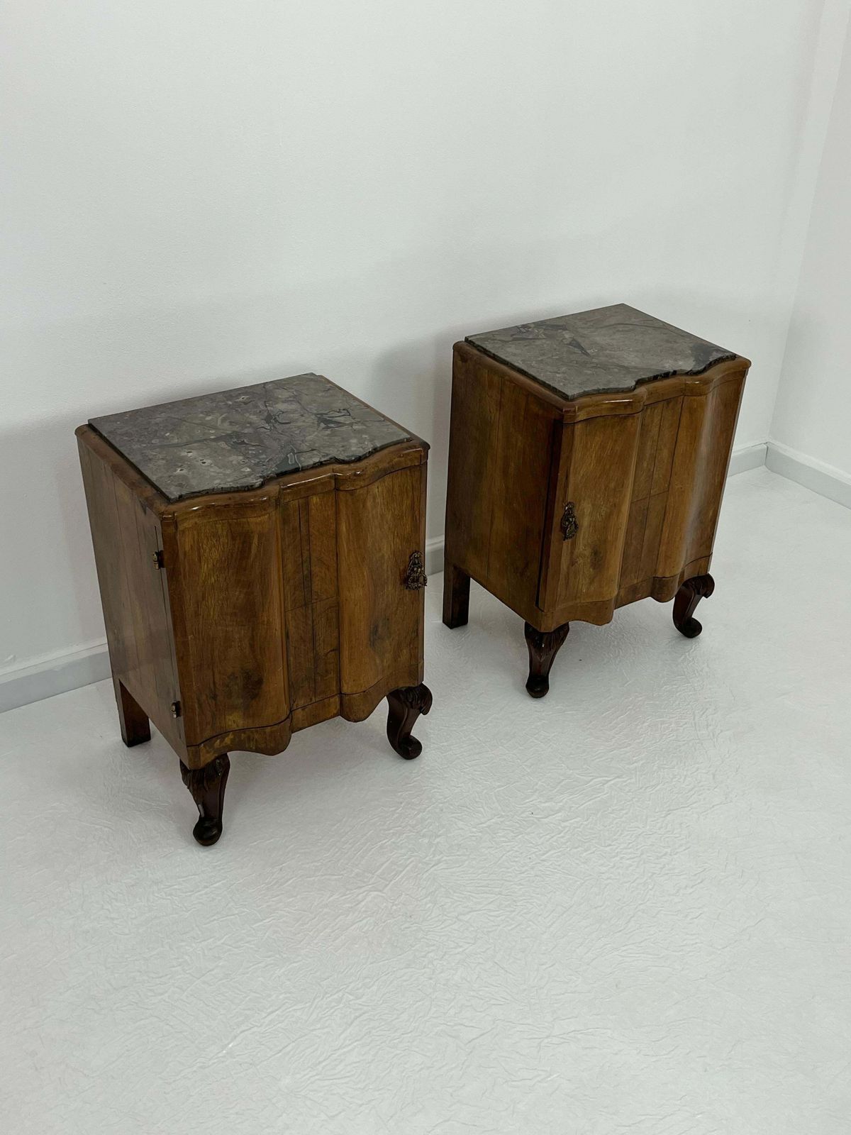 1542.0 Set Of 2 Sicilian Art Deco Night Stands With Marble Top 1940s photo