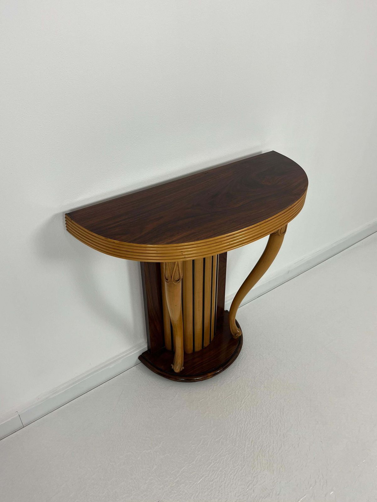 photo furniture Very Elegant Italian Mid Century Console Attributed To Osvaldo Borsani 1950s