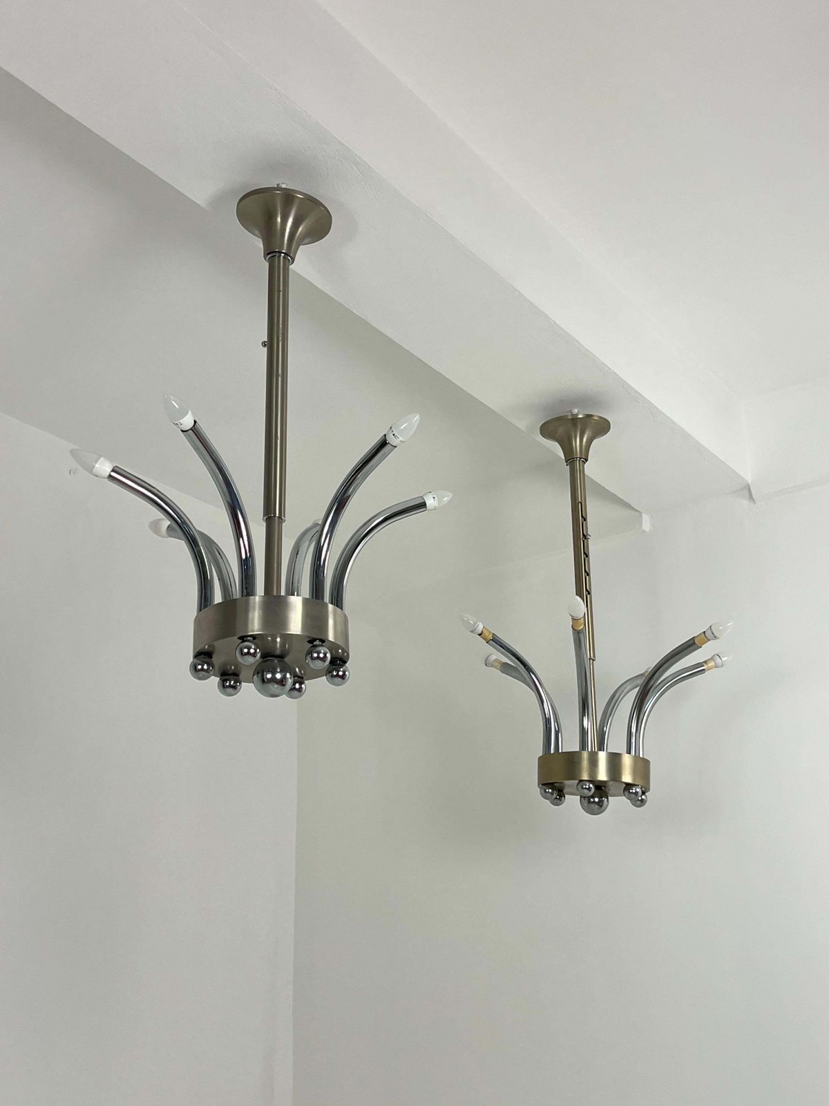 Set Of 2 Height Adjustable Chrome Metal Chandeliers Gaetano Sciolari 1970s photo Lighting