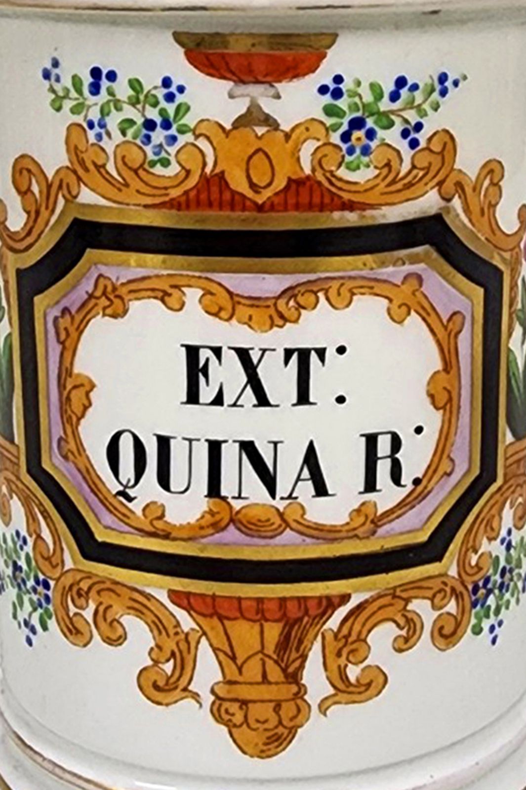 Mid 19th Century French Glazed Porcelain Apothecary/Pharmaceutical Jar With Lid  'Ext: Quina R:' photo vintage