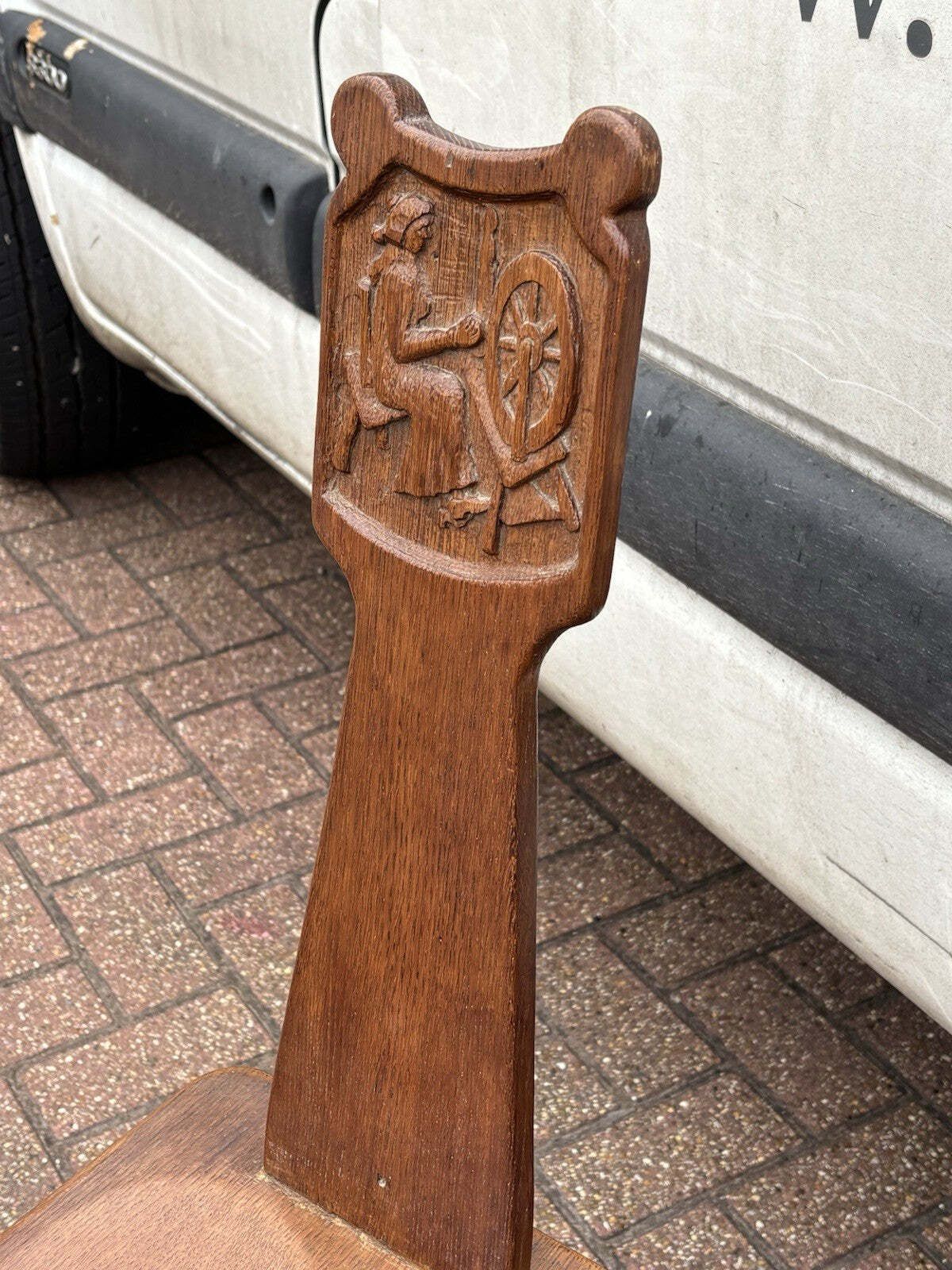 English Light Oak Spinning Chair With Carved Decoration. photo 407.0