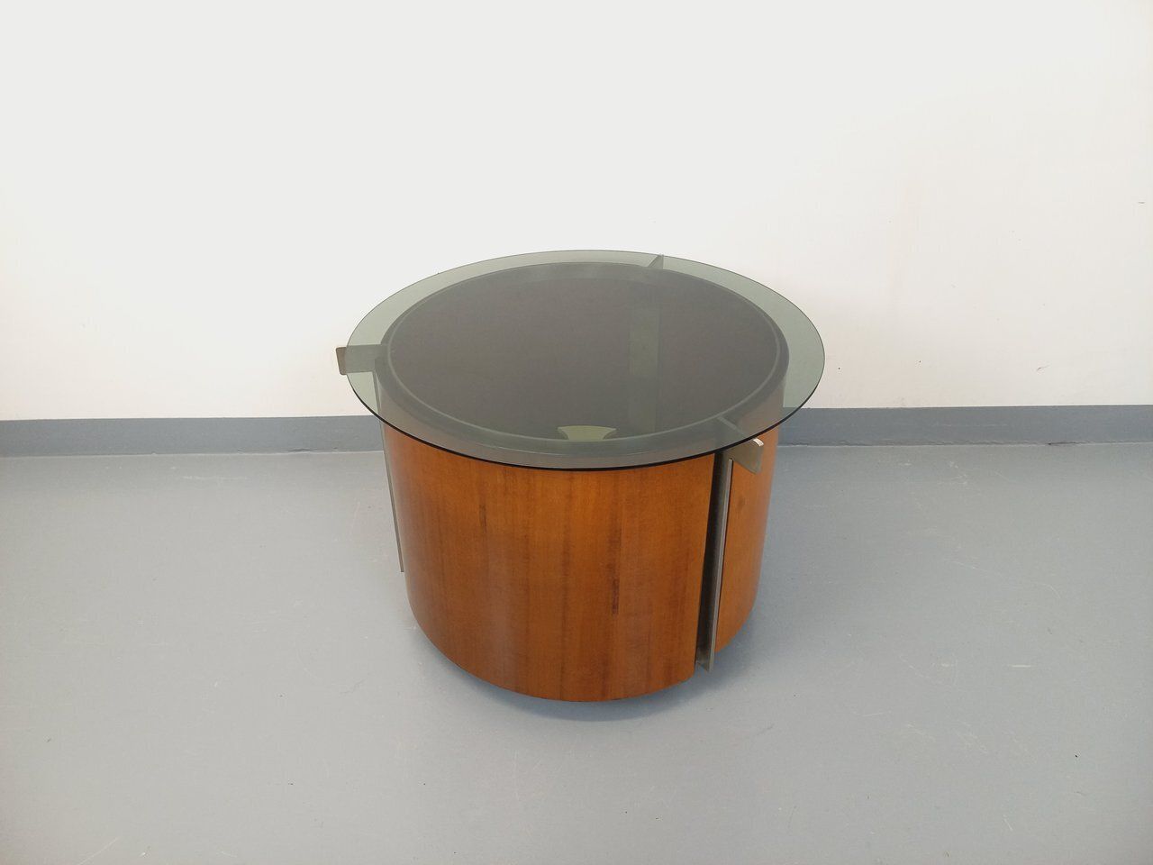 photo furniture Round Coffee Table With Swivel Bar By Eugenio Gerli For Tecno In Teak