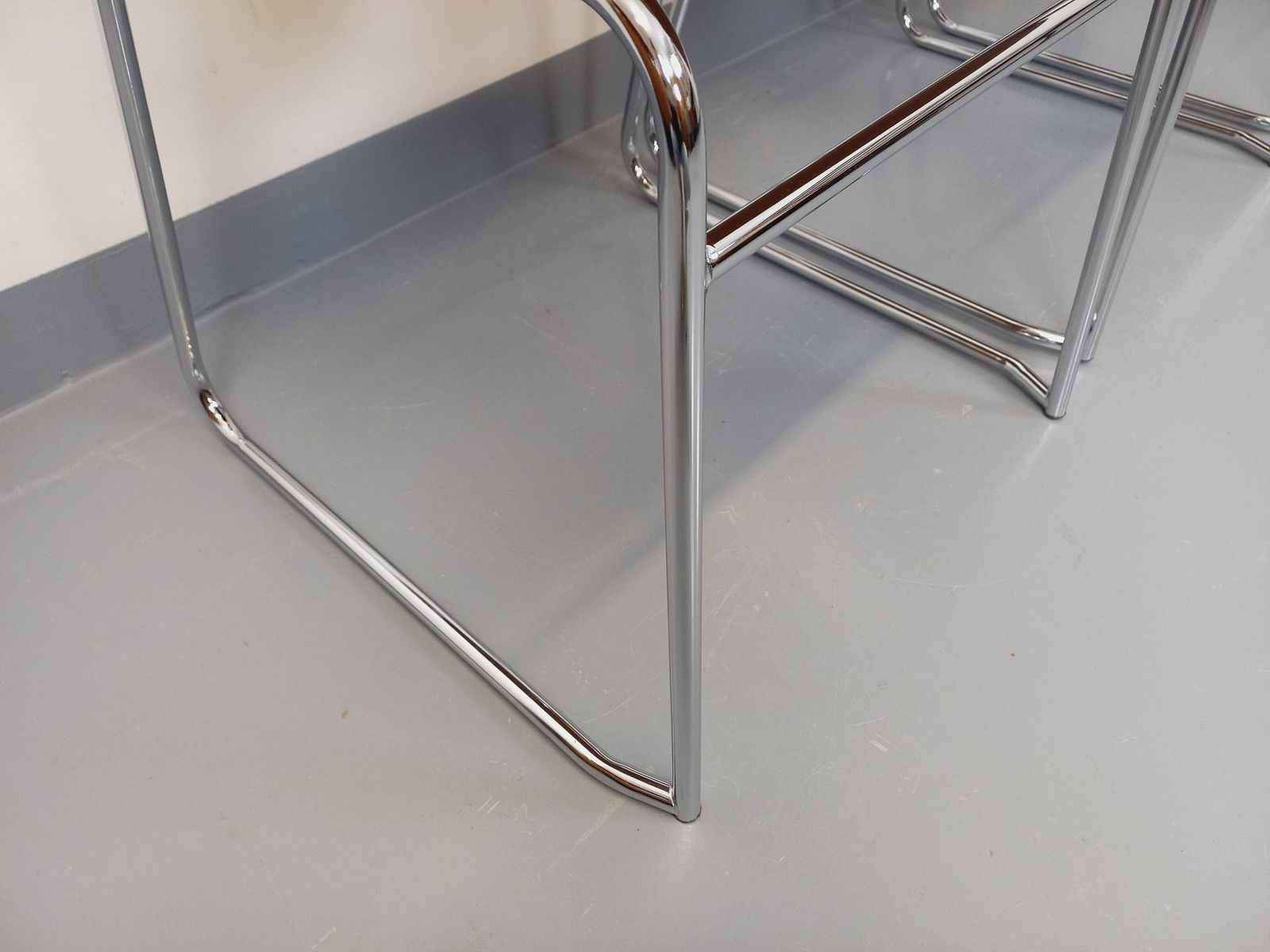 4 Chrome Metal And Cognac Leatherette Sled Chairs photo vintage