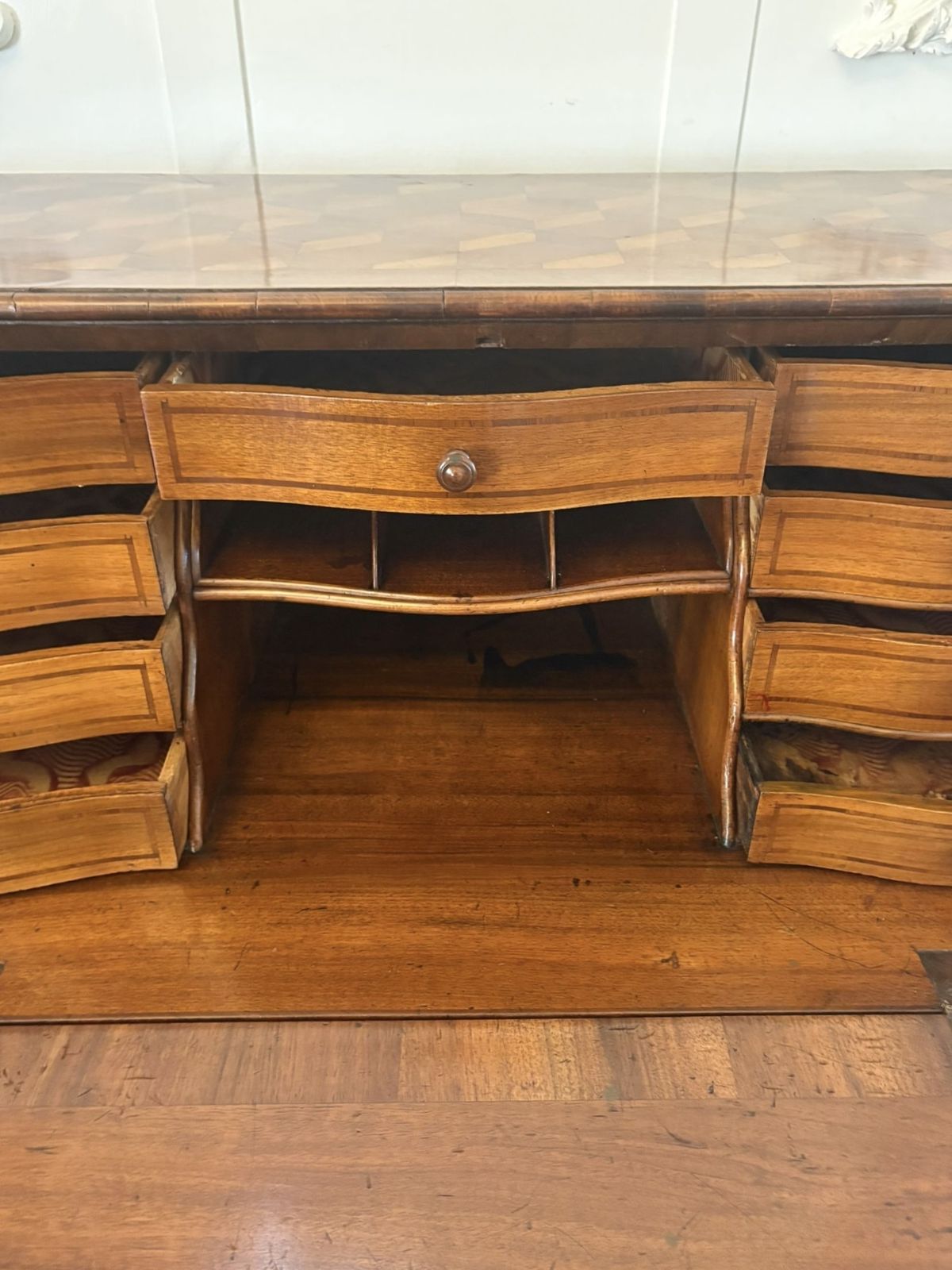Outstanding Quality Antique 18th Century French Walnut Inlaid Parquetry Bombe Shaped Bureau photo buy