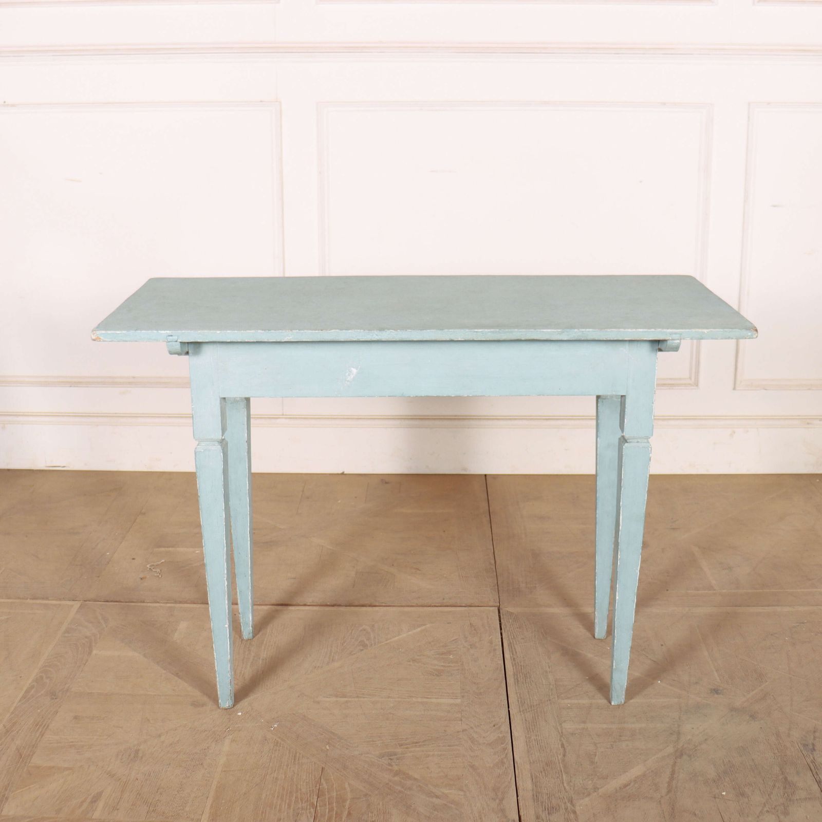 photo furniture Swedish Painted Lamp Table, 19th Century