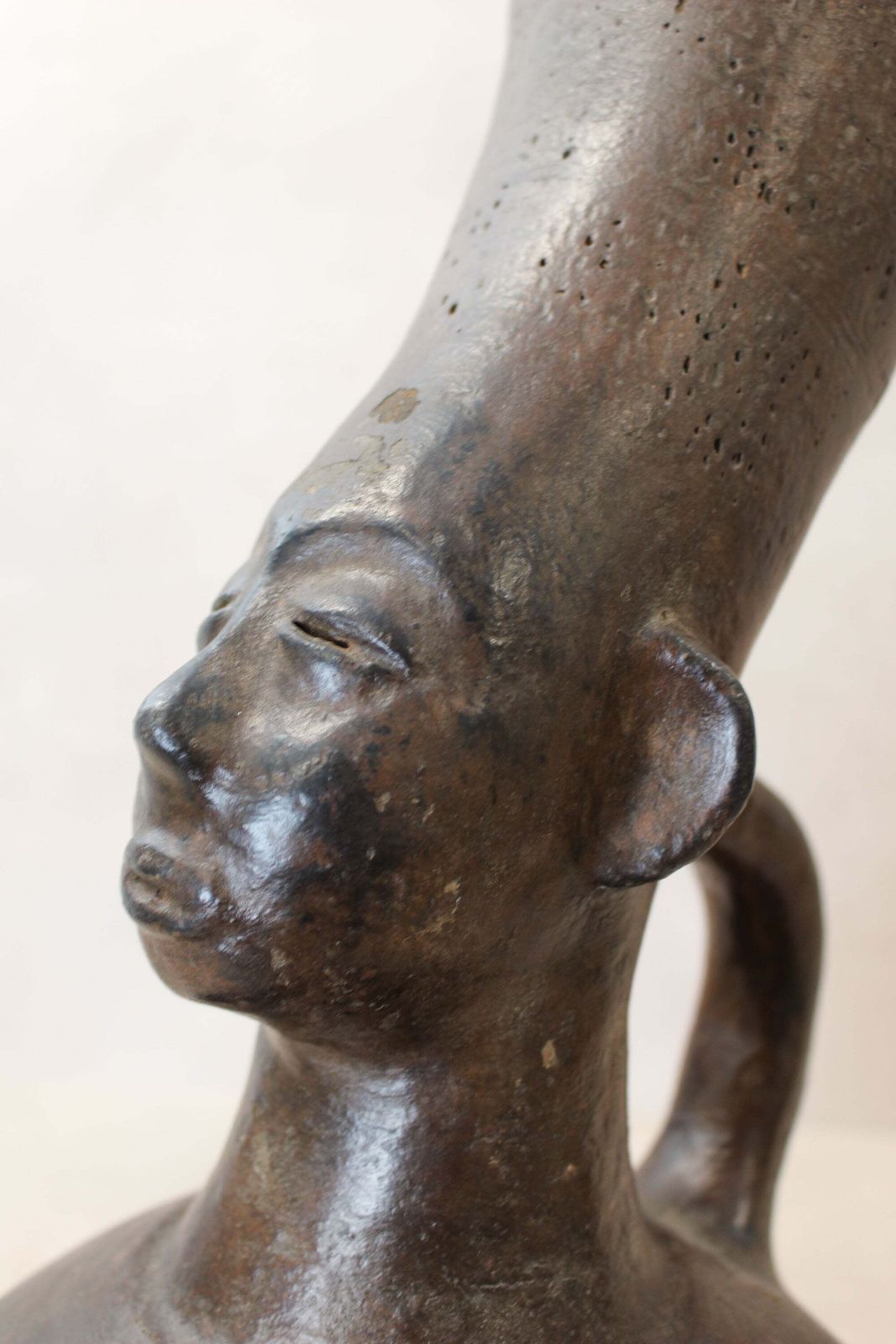 Mangbetu Figural Clay Pot 02, Mid 20th Century photo furniture