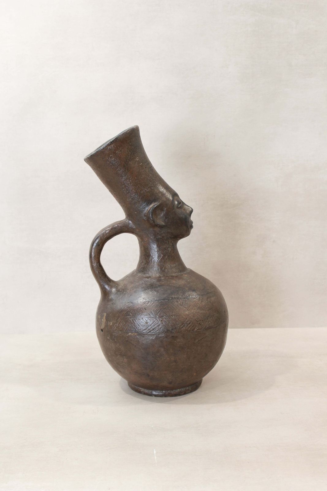 Mangbetu Figural Clay Pot 02, Mid 20th Century photo vinterior