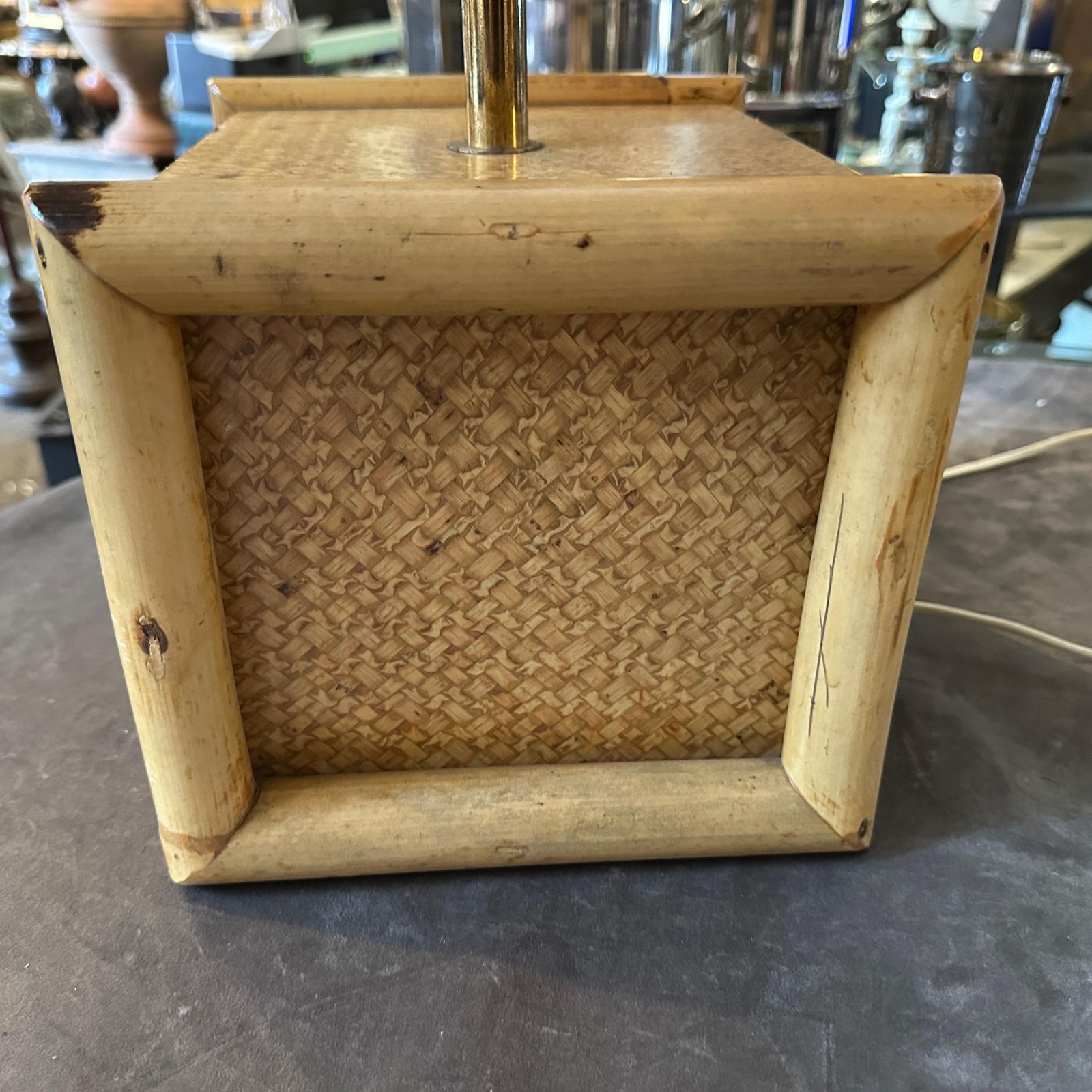 photo vinterior 1970s Gio Batta Mid Century Modern Bamboo And Brass Italian Square Table Lamp