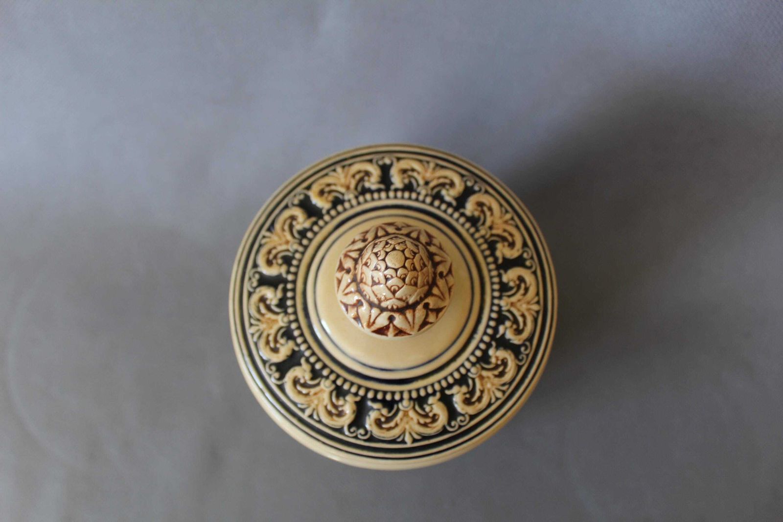 Antiek Duits Steengoed Keramische Pot Met Deksel, Snuisterdoosje, Humidor/Tabakspot, Kobaltblauw En Crème Steengoed, Belgische Provincies, Gevleugelde Draken photo buy
