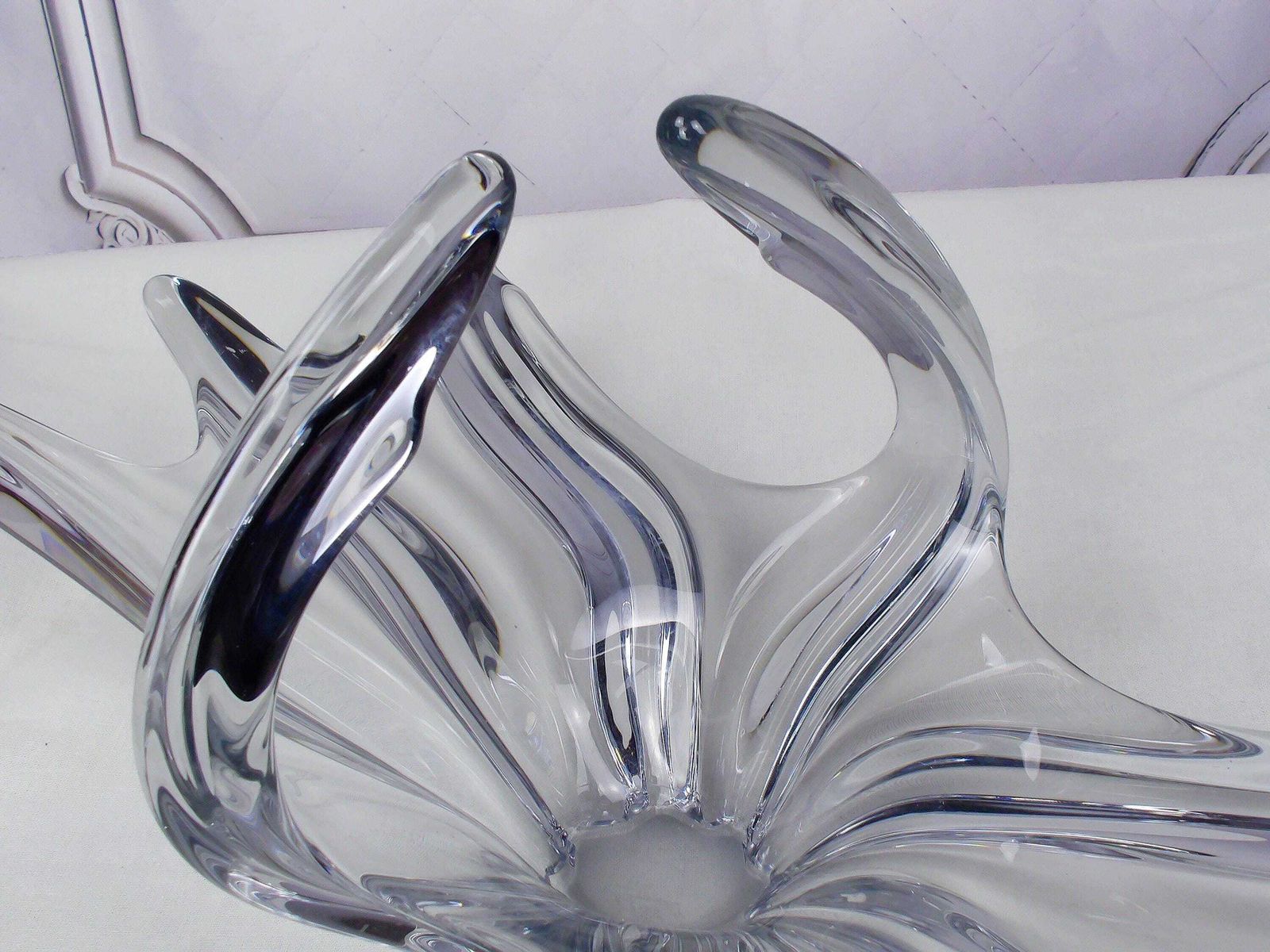 photo furniture Mid Century French Crystal Glass Fruit Bowl Or Centerpiece By Art Vannes France, 1960 69. Vintage Art Glass
