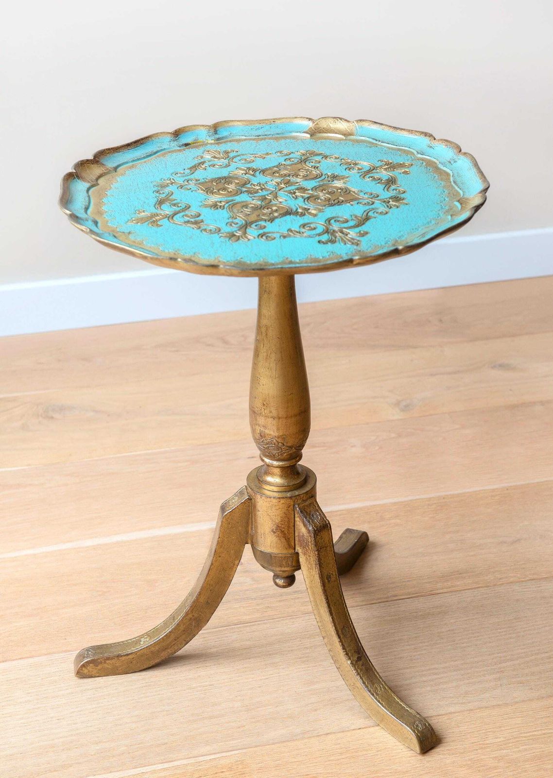 Florentijnse Bijzettafel | Vintage Gouden Accent Wijntafel | Italiaanse Bijzettafel | Geschulpte Rand | Rococo Plantenstandaard | Design Jaren 1960 photo vinterior