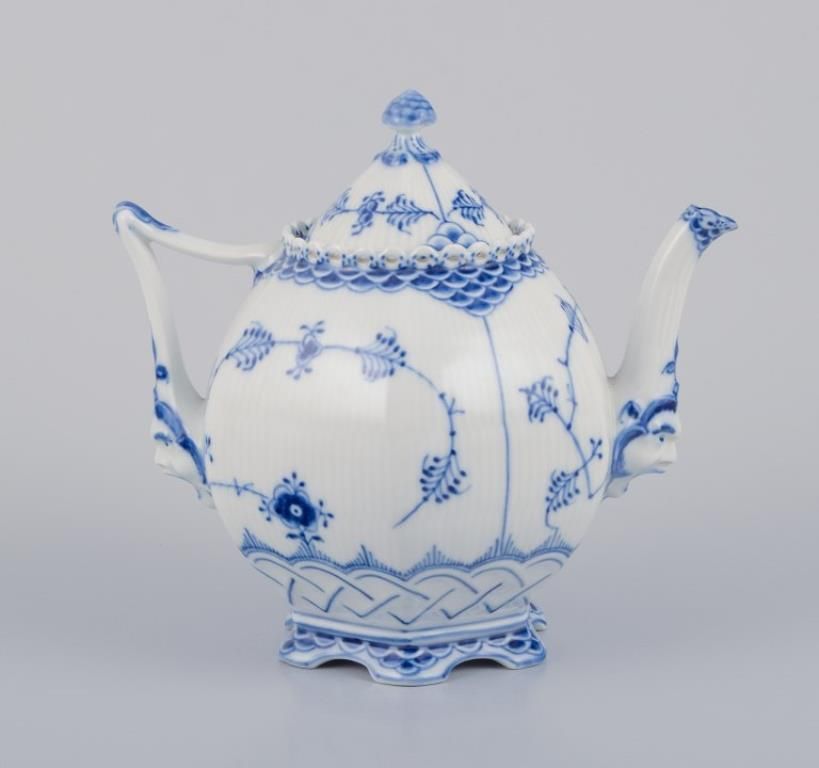Royal Copenhagen Blue Fluted Full Lace. Large Porcelain Teapot. photo furniture