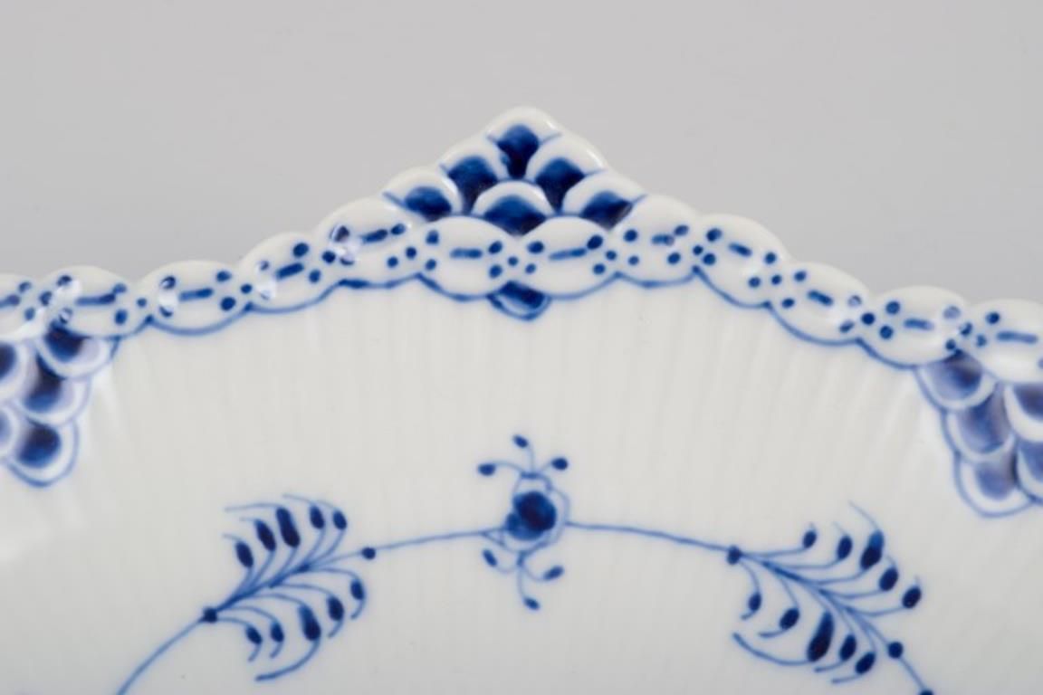 Royal Copenhagen Blue Fluted Half Lace, Mussel Shaped Bowl In Porcelain. photo 271.0