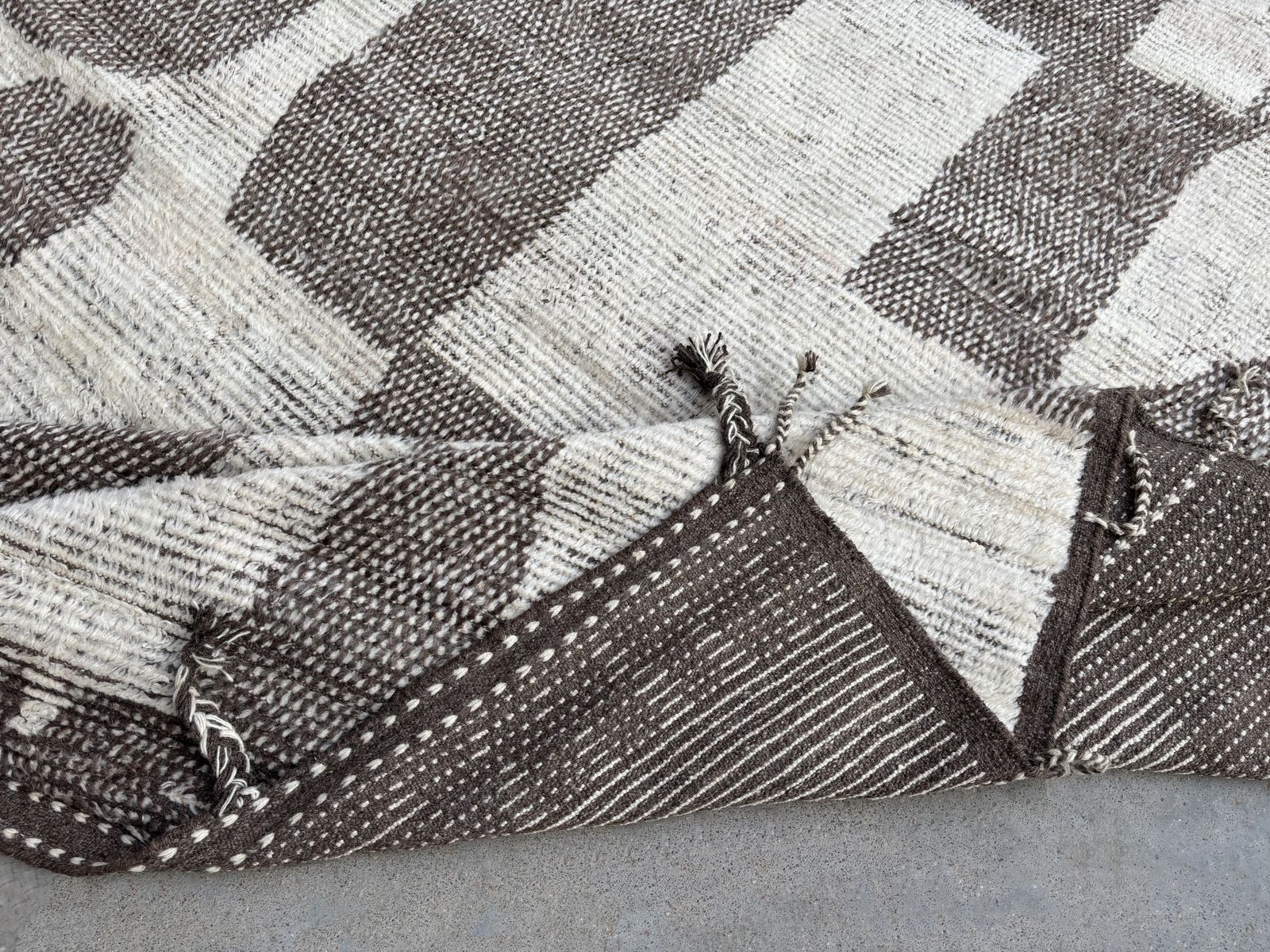 245x305 Cm Hand Knotted Moroccan Style Rug. Vintage Berber Carpet. 100% Natural Wool photo vinterior