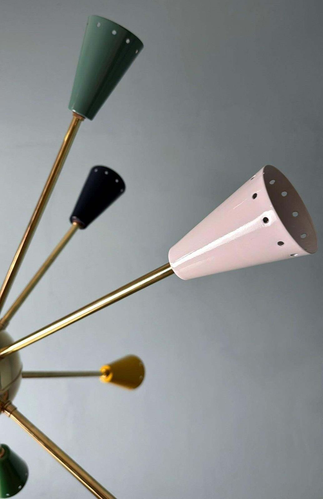 photo vintage Stilnovo Style Italian Sputnik Chandelier In Brass And Multicolor Enameled Metal