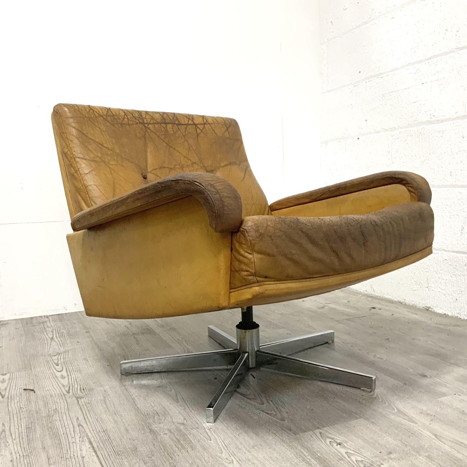 1970s Vintage De Sede Ds 35 Swivel Lounge Chair In Cognac Leather photo buy