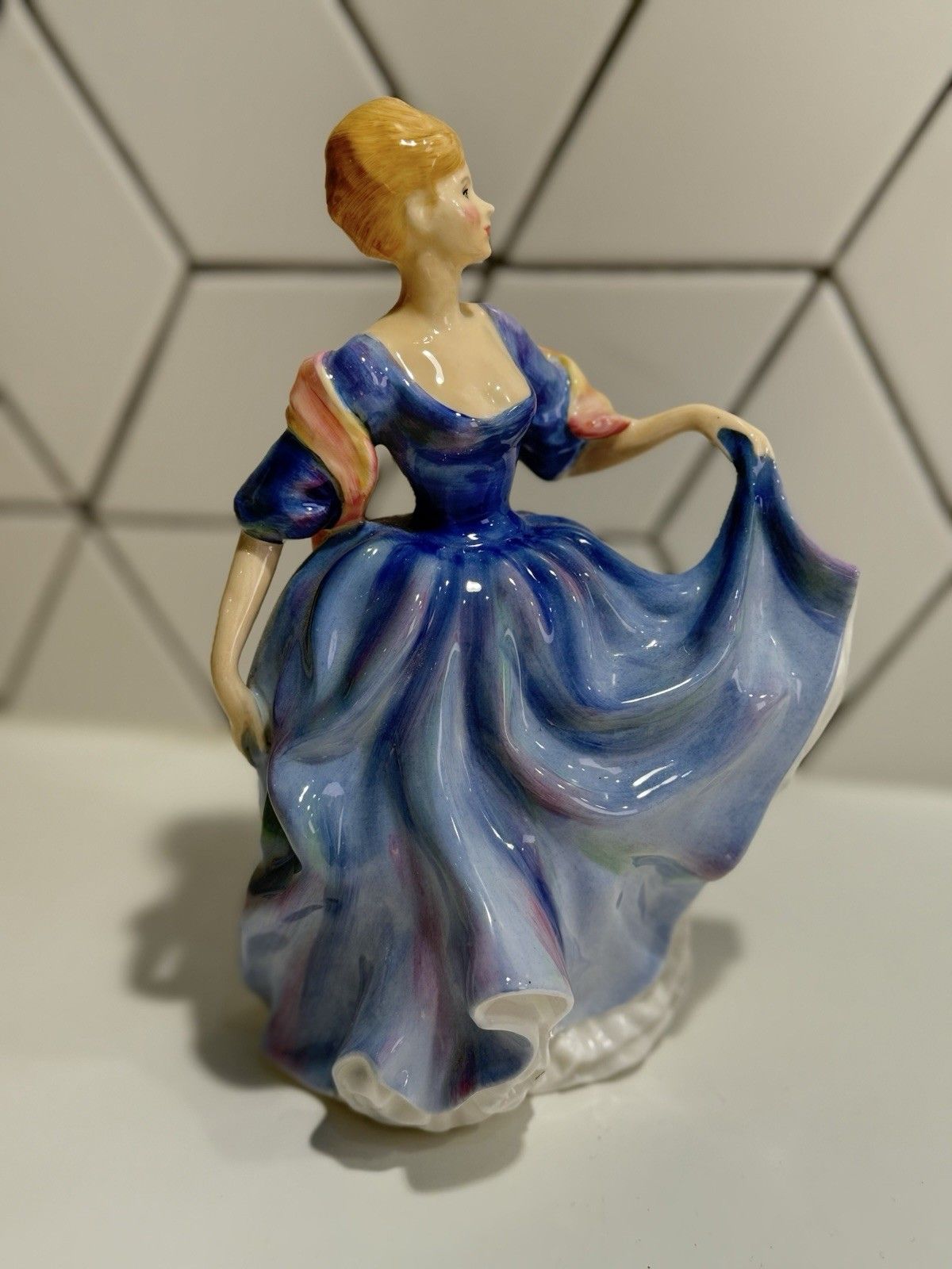 Royal Doulton Elizabeth Lady Figurine Hn2465 1990 photo for sale