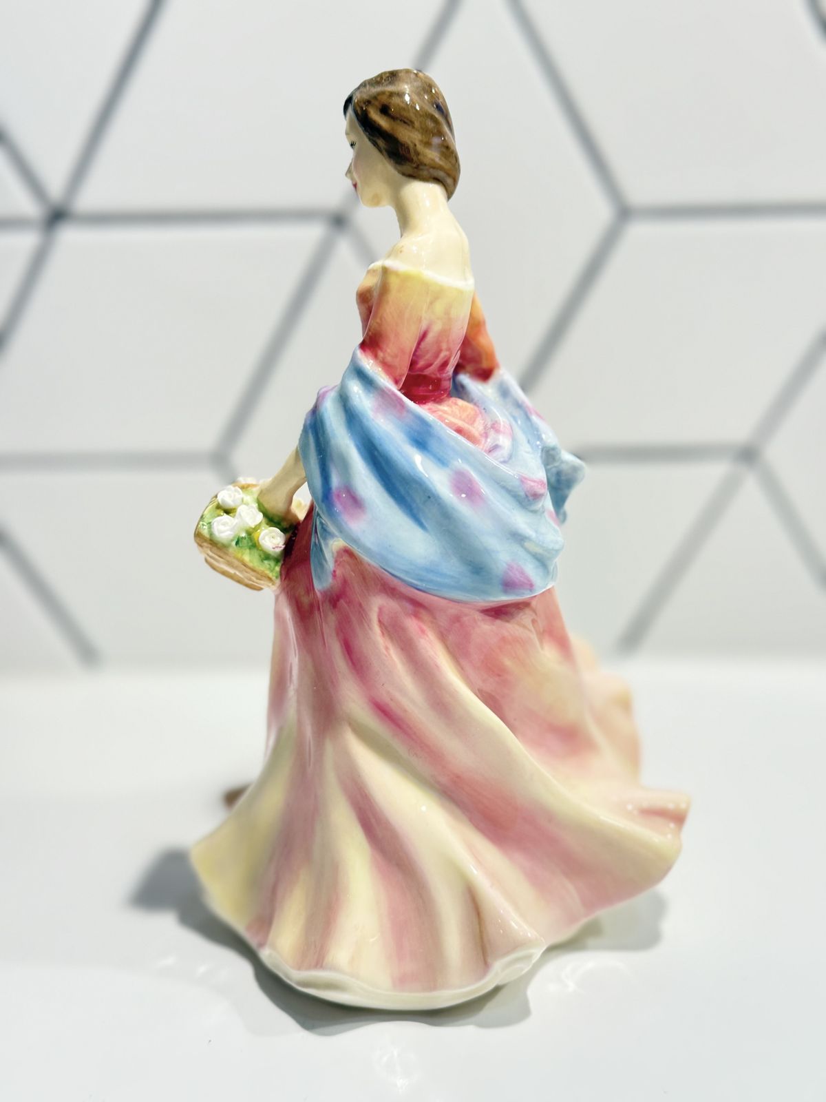 Royal Doulton "Summer Scent" Hn3955 Perfect Condition photo vintage
