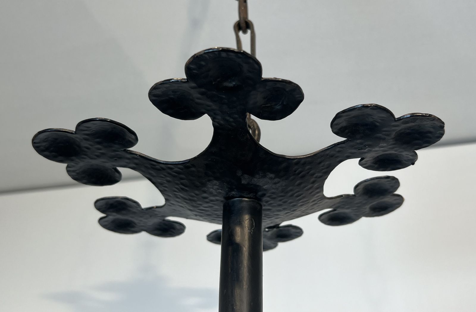 Large 12 Light Wrought Iron Chandelier With Clover And Foliage Decorations photo Lighting