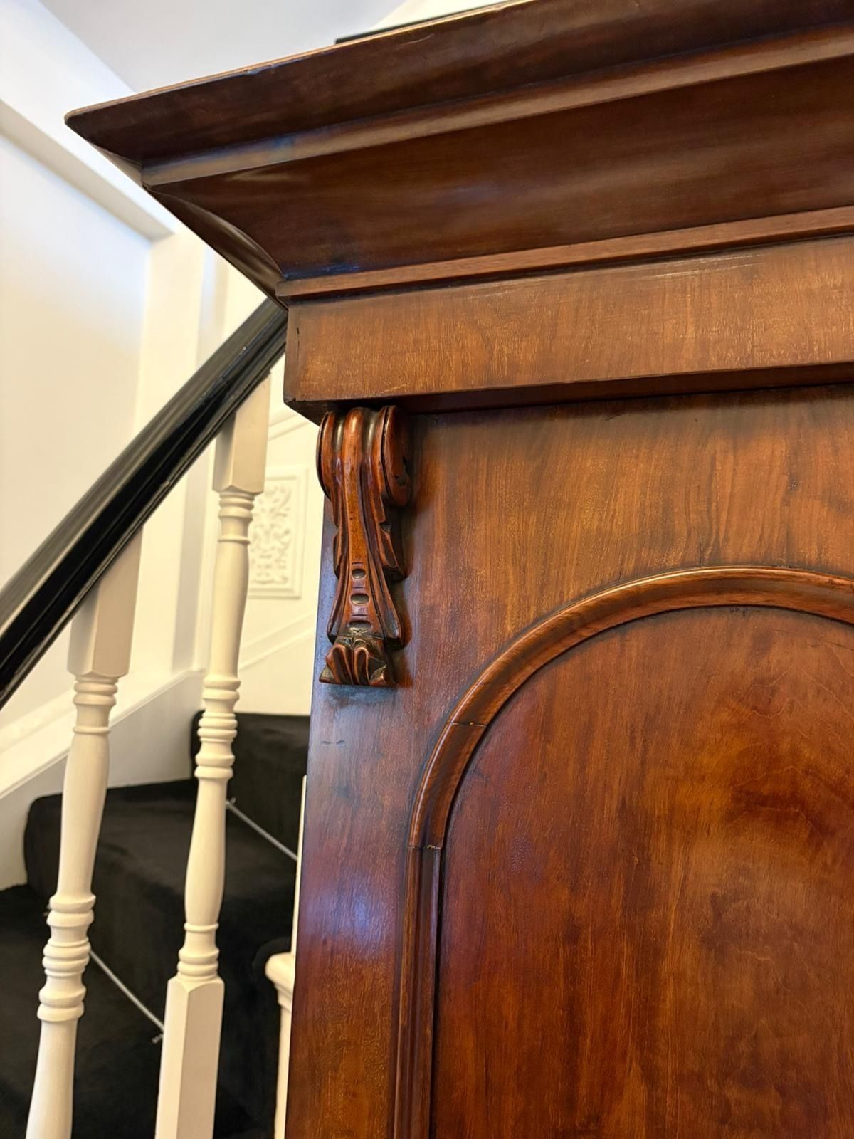photo furniture Antique 19th Century Quality Figured Mahogany Wardrobe