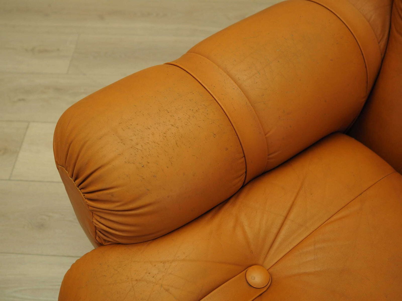 photo vintage Set Of Orange Armchairs, Space Age Design, 1960s, Production: Italy
