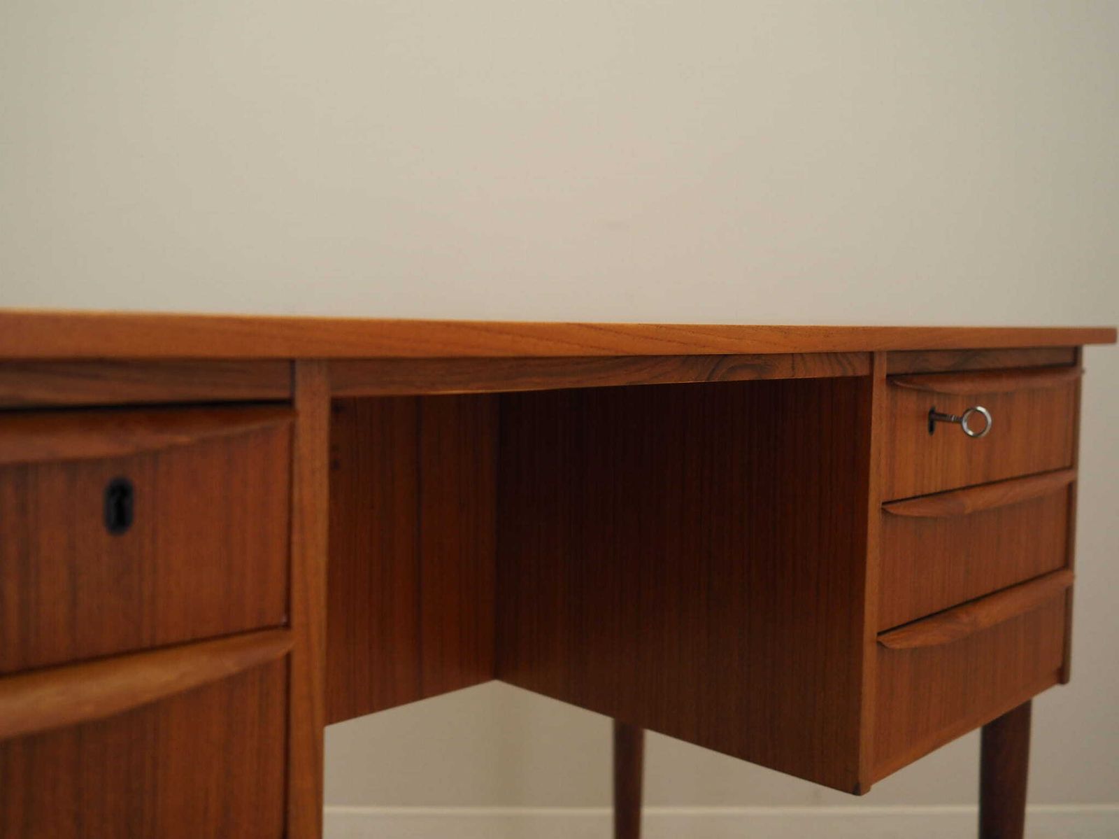Teak Desk, Danish Design, 1960s, Production: Denmark photo vintage