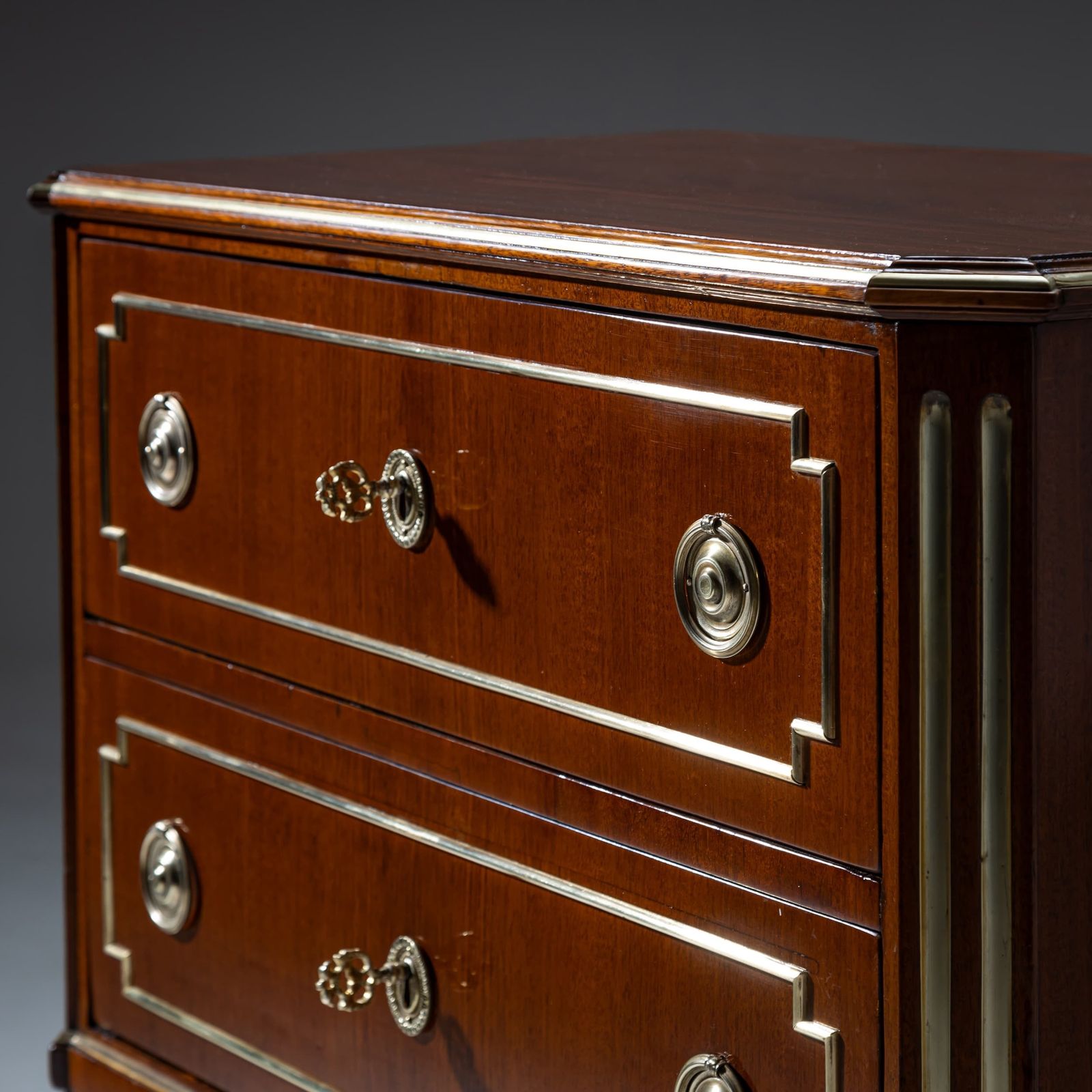 Neoclassical Chest Of Drawers In Mahogany, Late 18th Century photo 5400.0