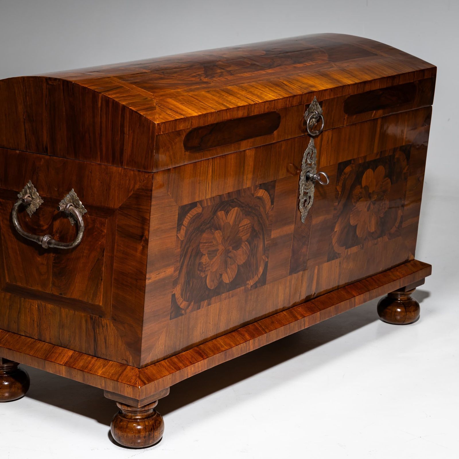 Lidded Chest, North German, Mid 18th Century photo vinterior