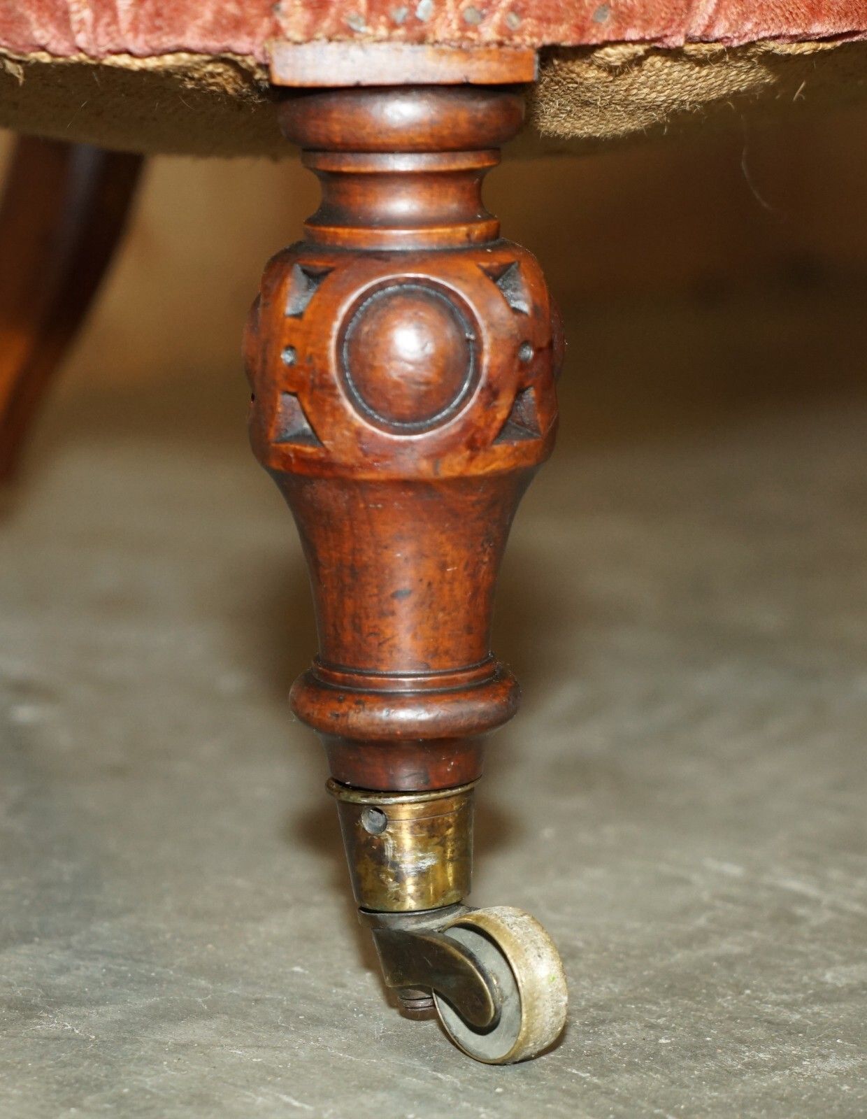 photo vinterior Antique Pair Of C Hindley &Amp; Sons Armorial Coat Of Arms Crests French Armchairs