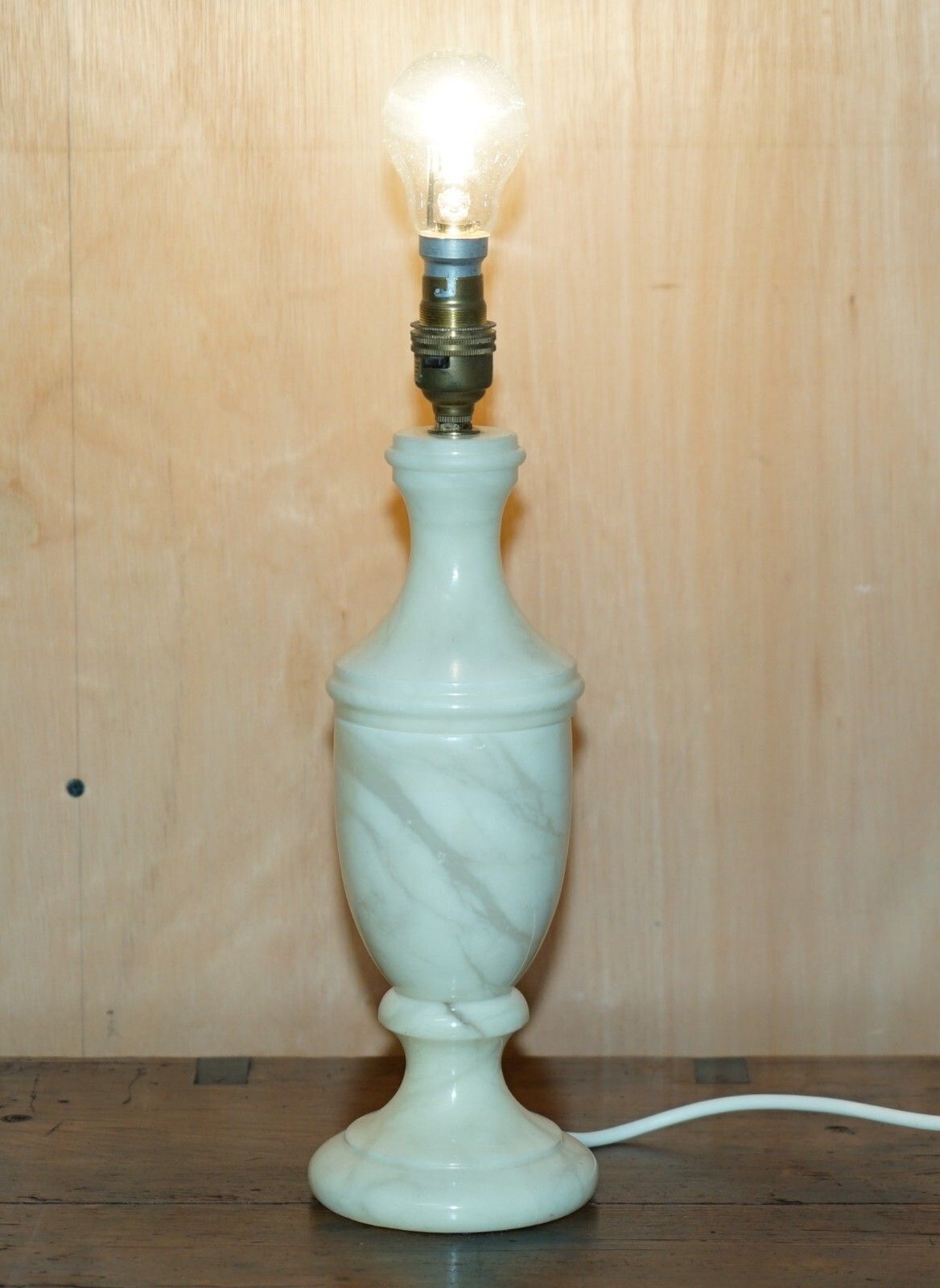 Lovely Vintage Circa 1960'S Italian Mabrle Table Lamp In The Victorian Urn Style